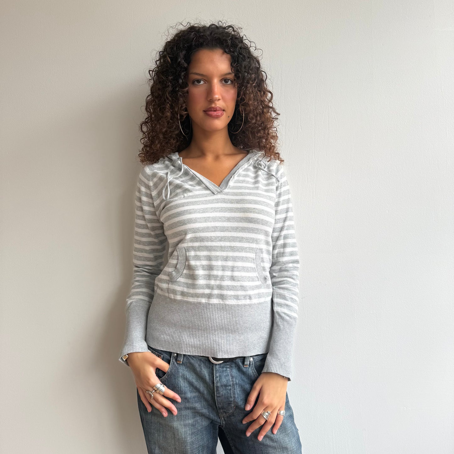 Grey + white striped knit hoodie - Size M/L