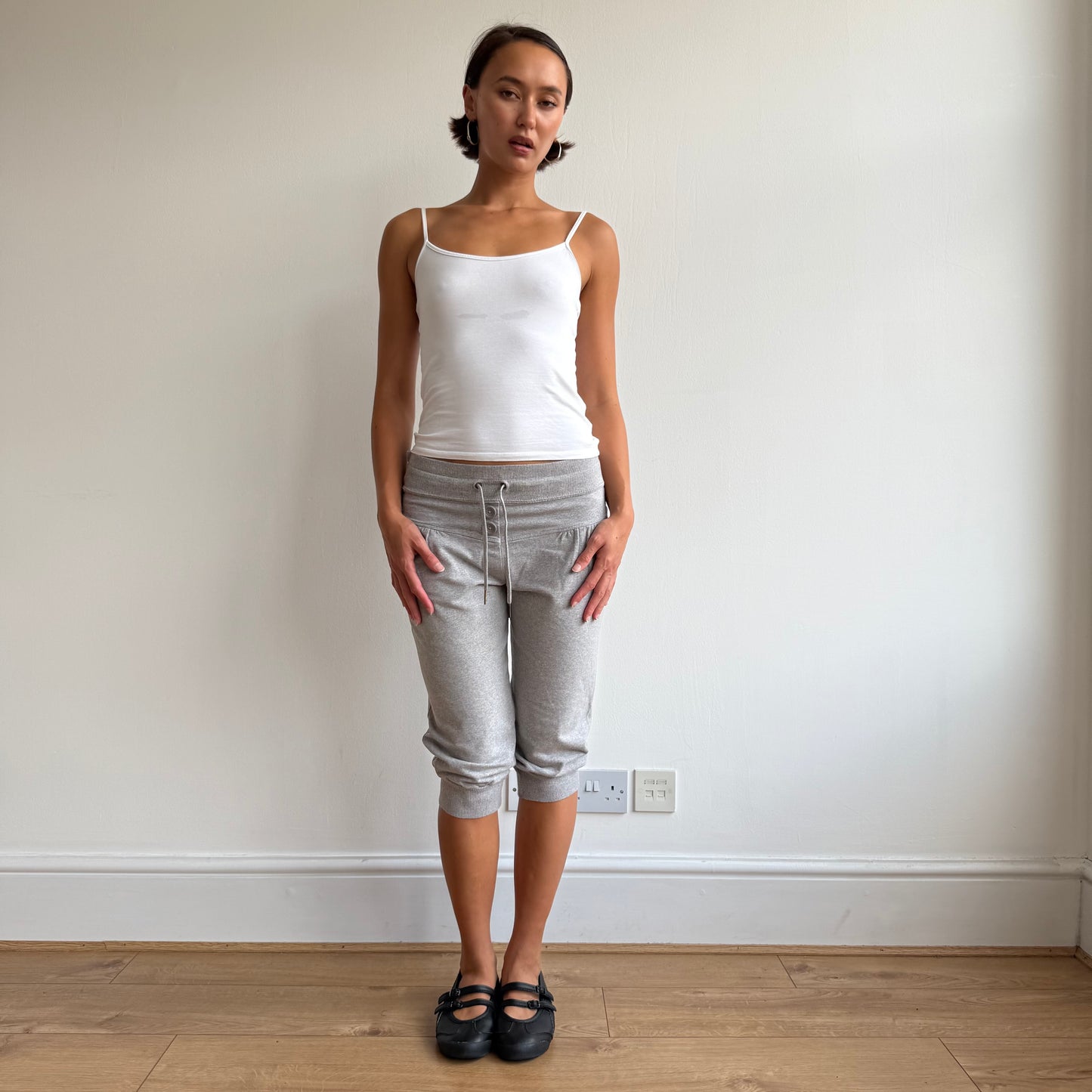 Grey button baloon capris - Size M