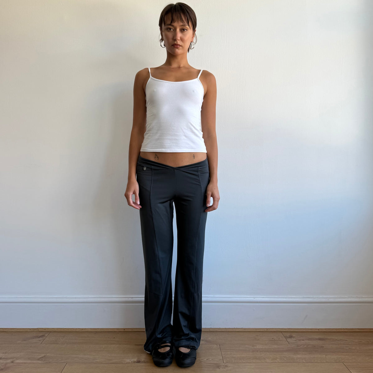 Grey v-waist Adidas yoga pants - Size S-M