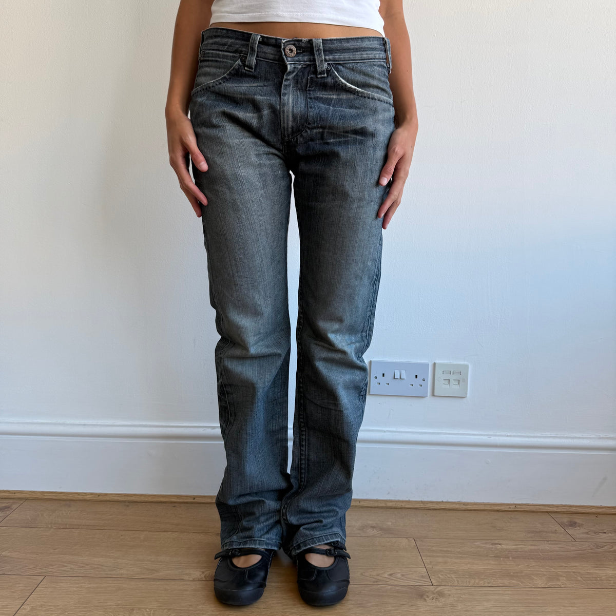 Levi’s dark wash star jeans - Size 31x34
