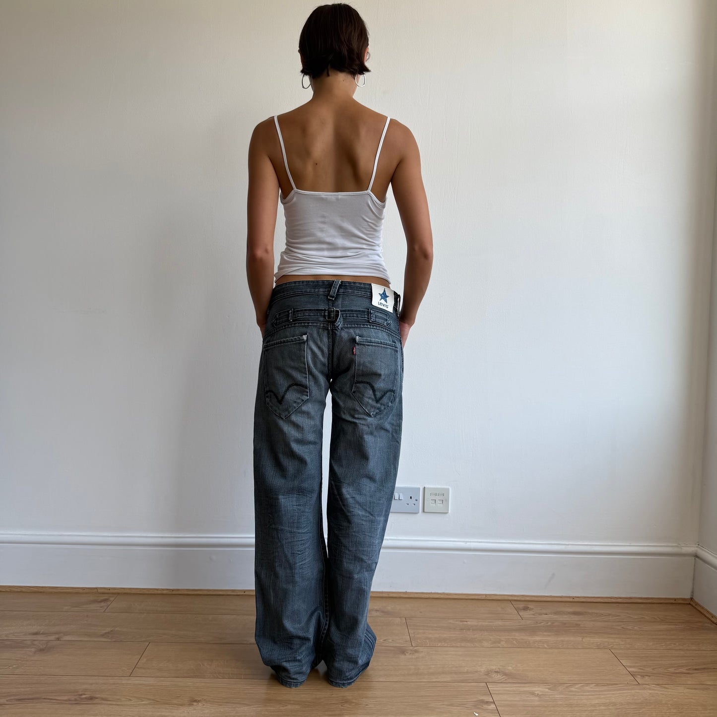 Levi’s star cinch back jeans - Size 32x32