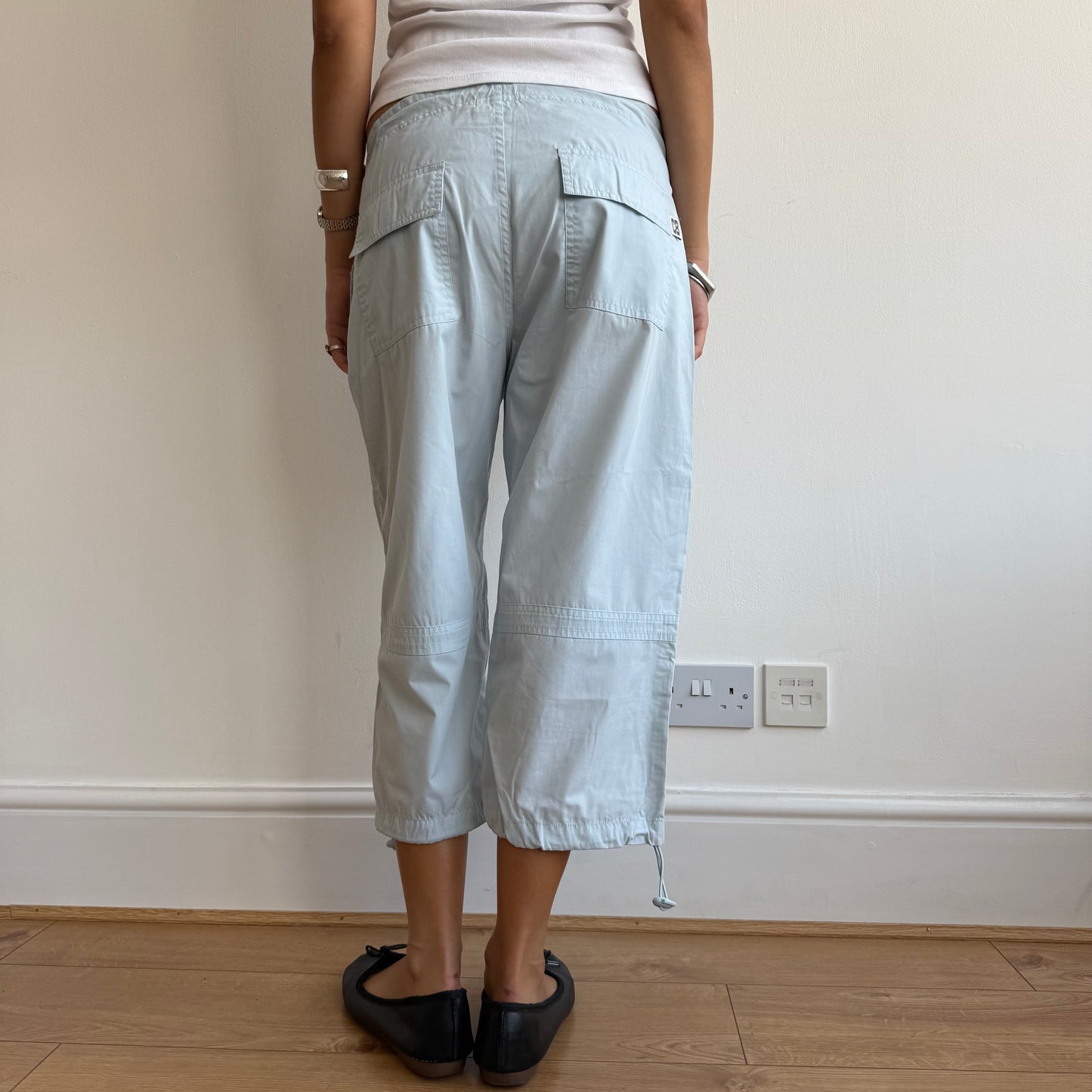 Baby blue toggle capris - Size M