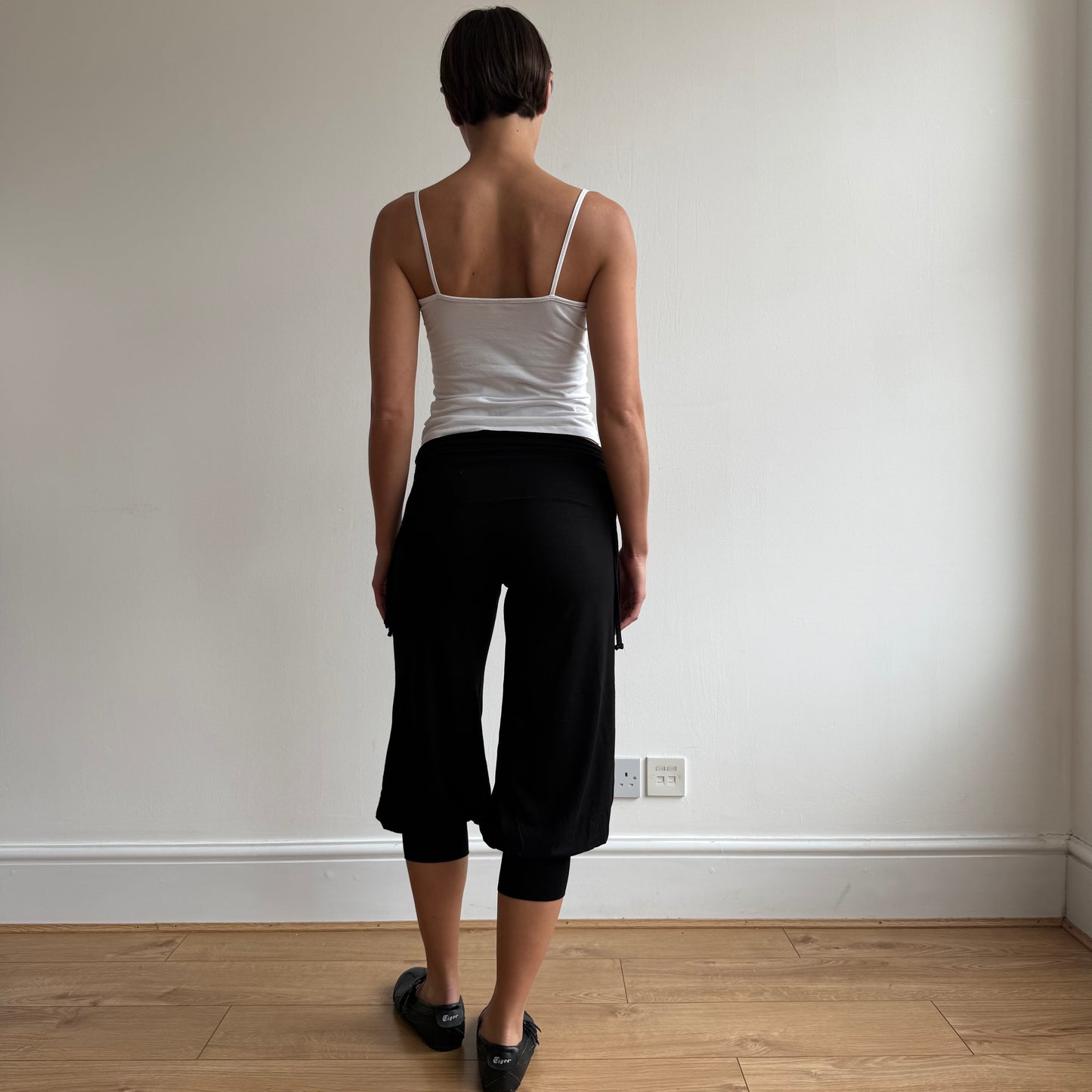 Black adjustable ruched capris - Size S