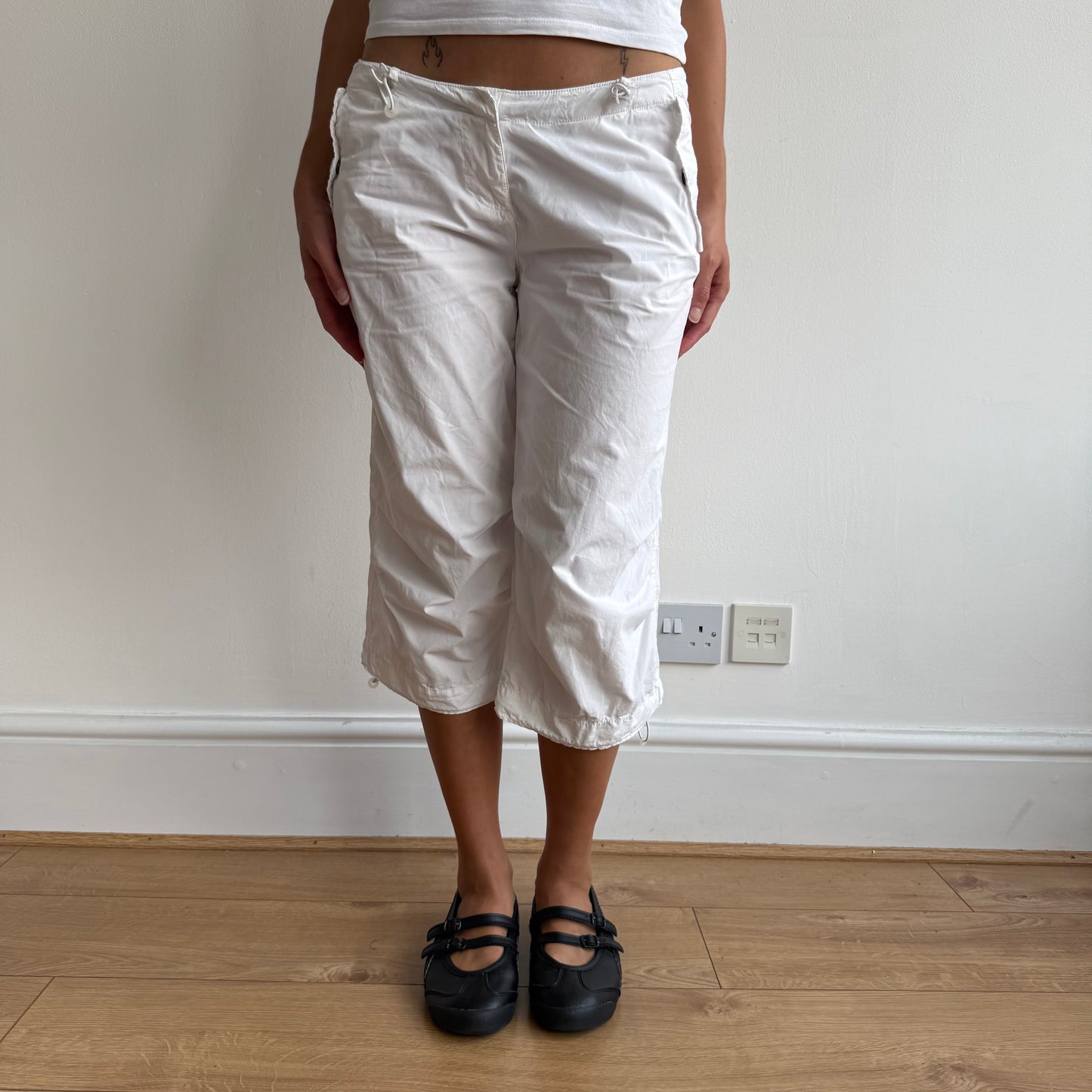 White toggle Puma capris - Size 29”