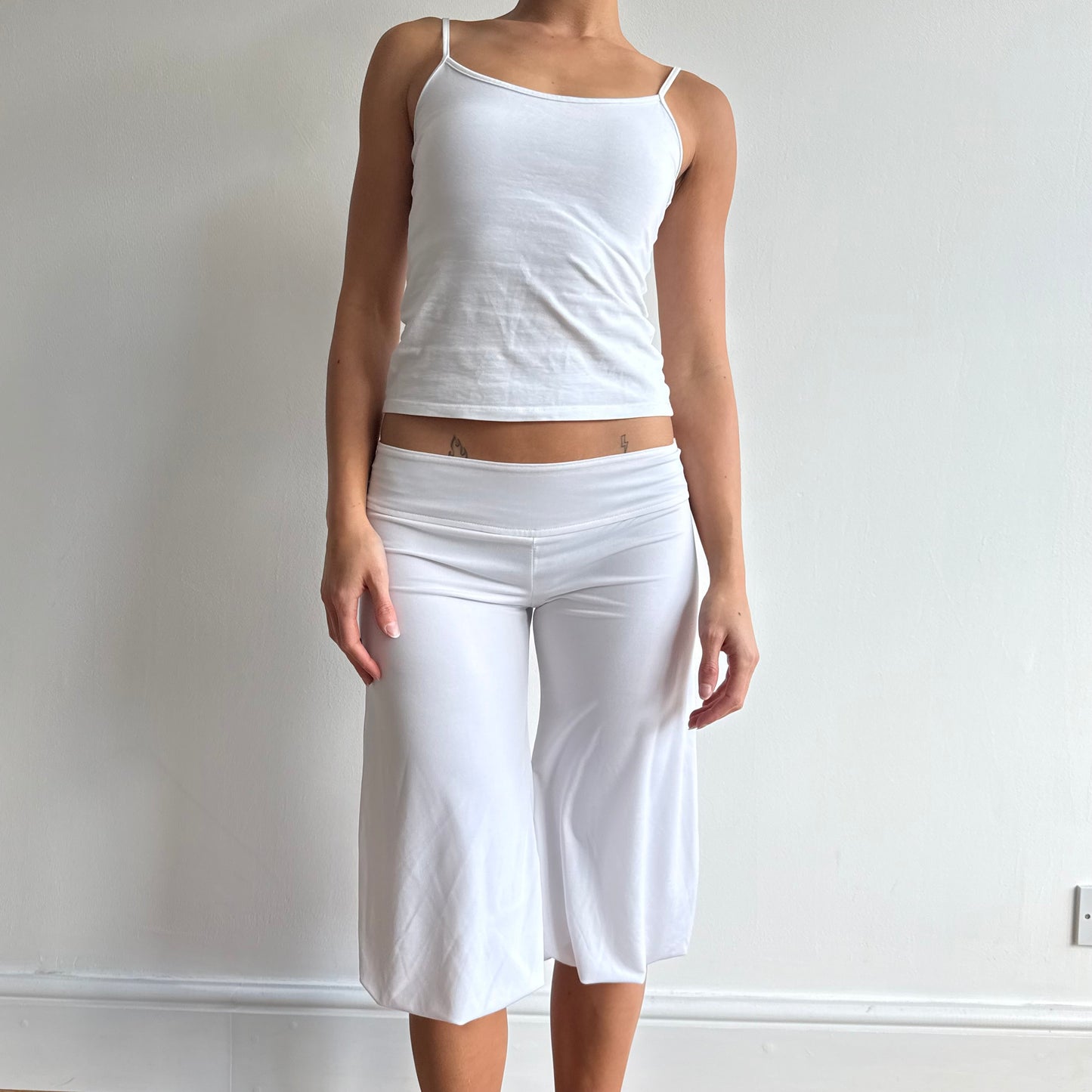 White harem bubble capris - Size M