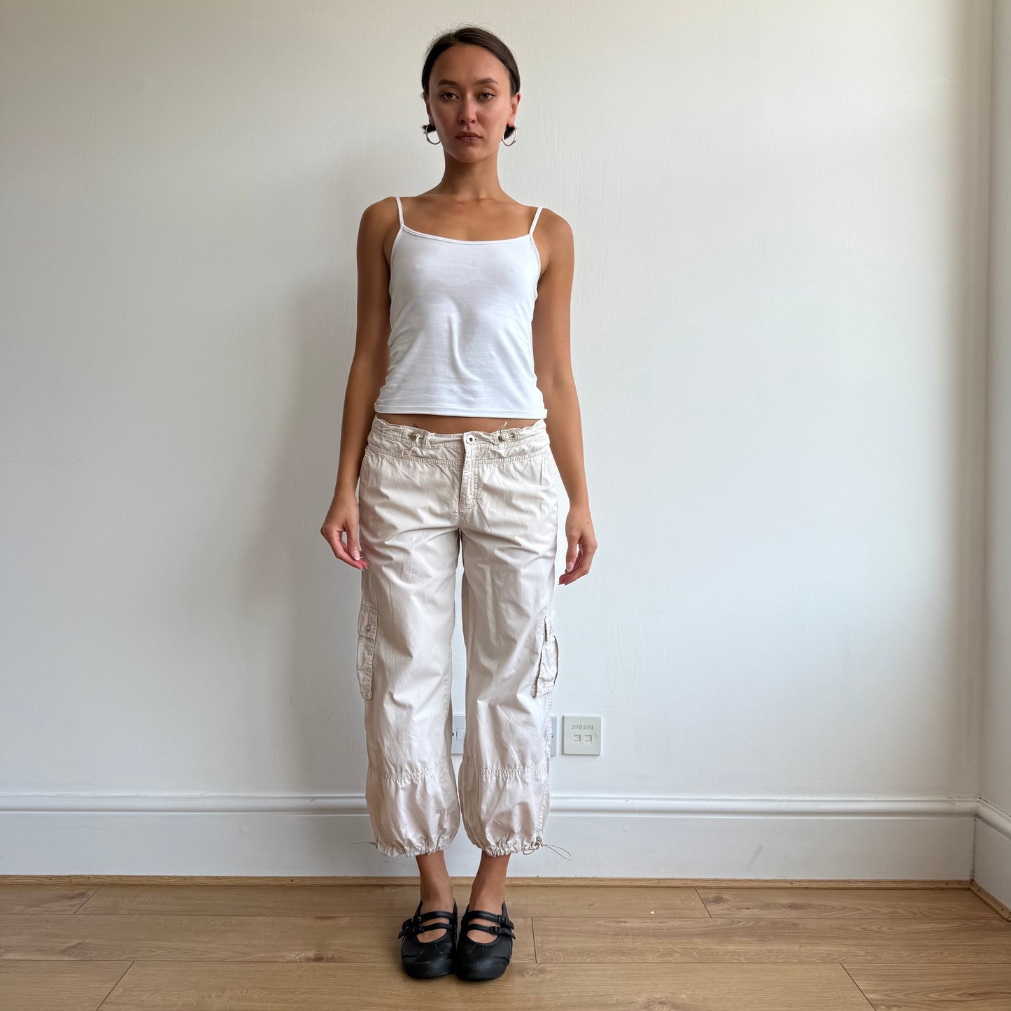 Beige toggle cargo pocket capris - Size S