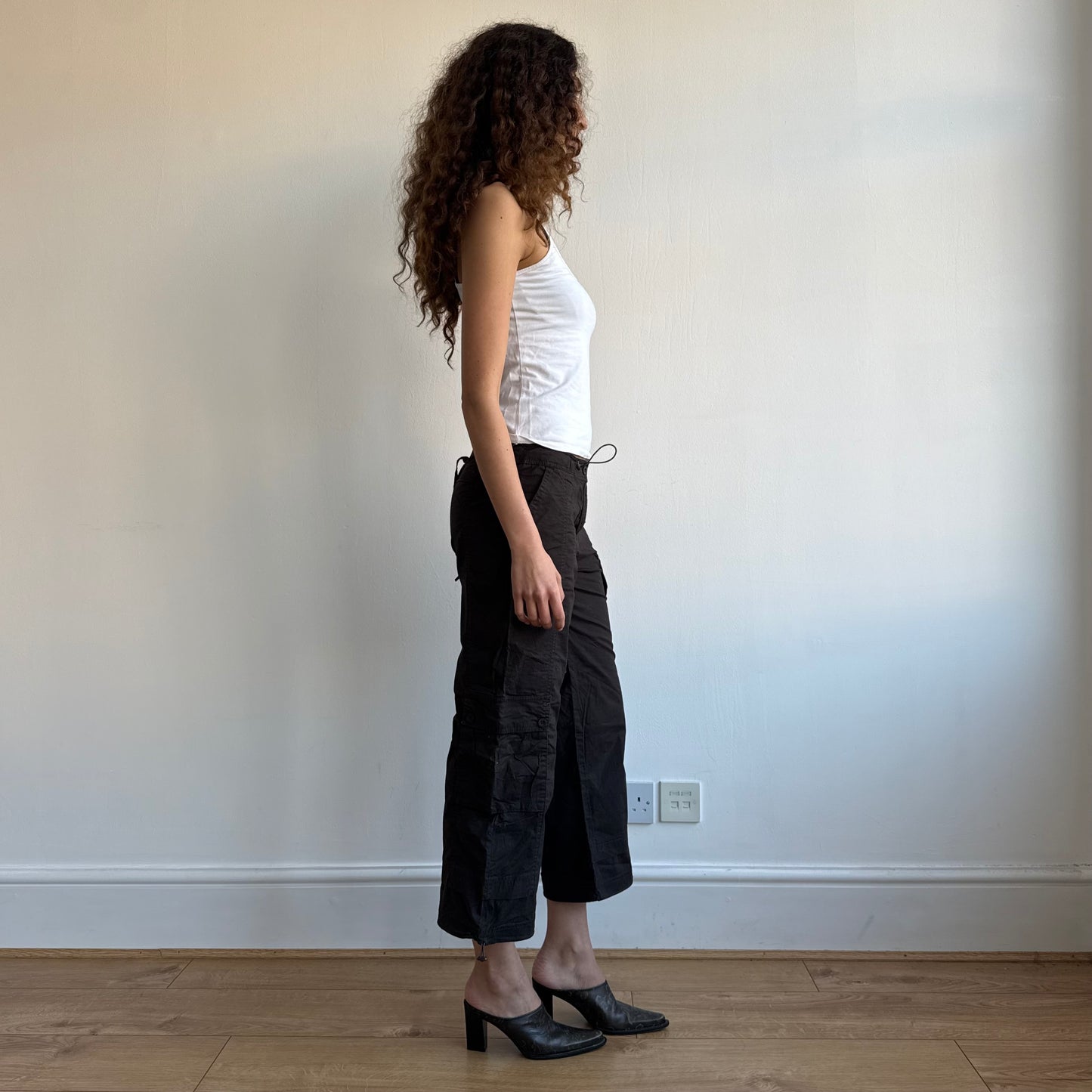 Brown cargo toggle capris - Size S