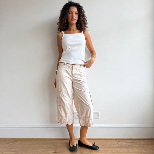 Beige toggle cargo capris - Size M