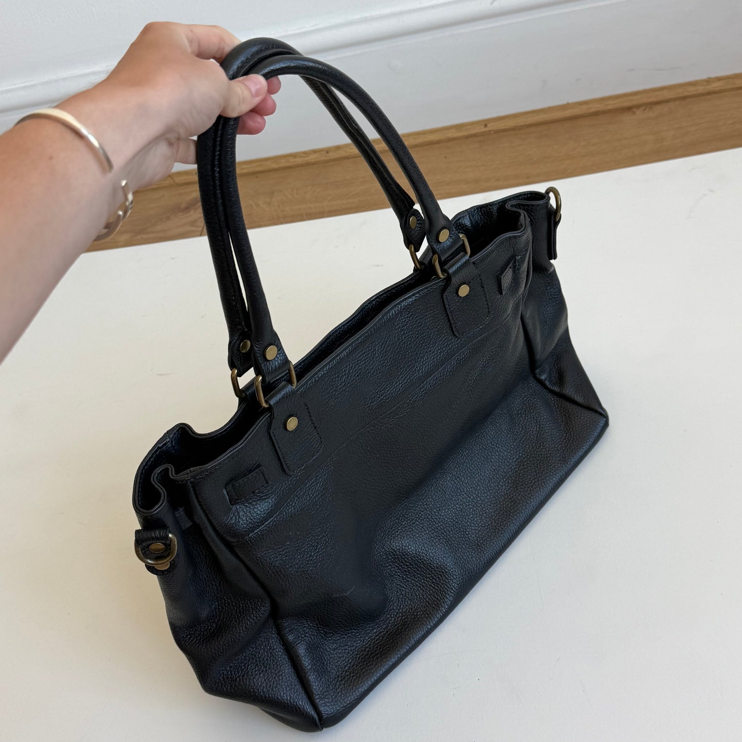 Black leather ‘firkin’ bag - One Size