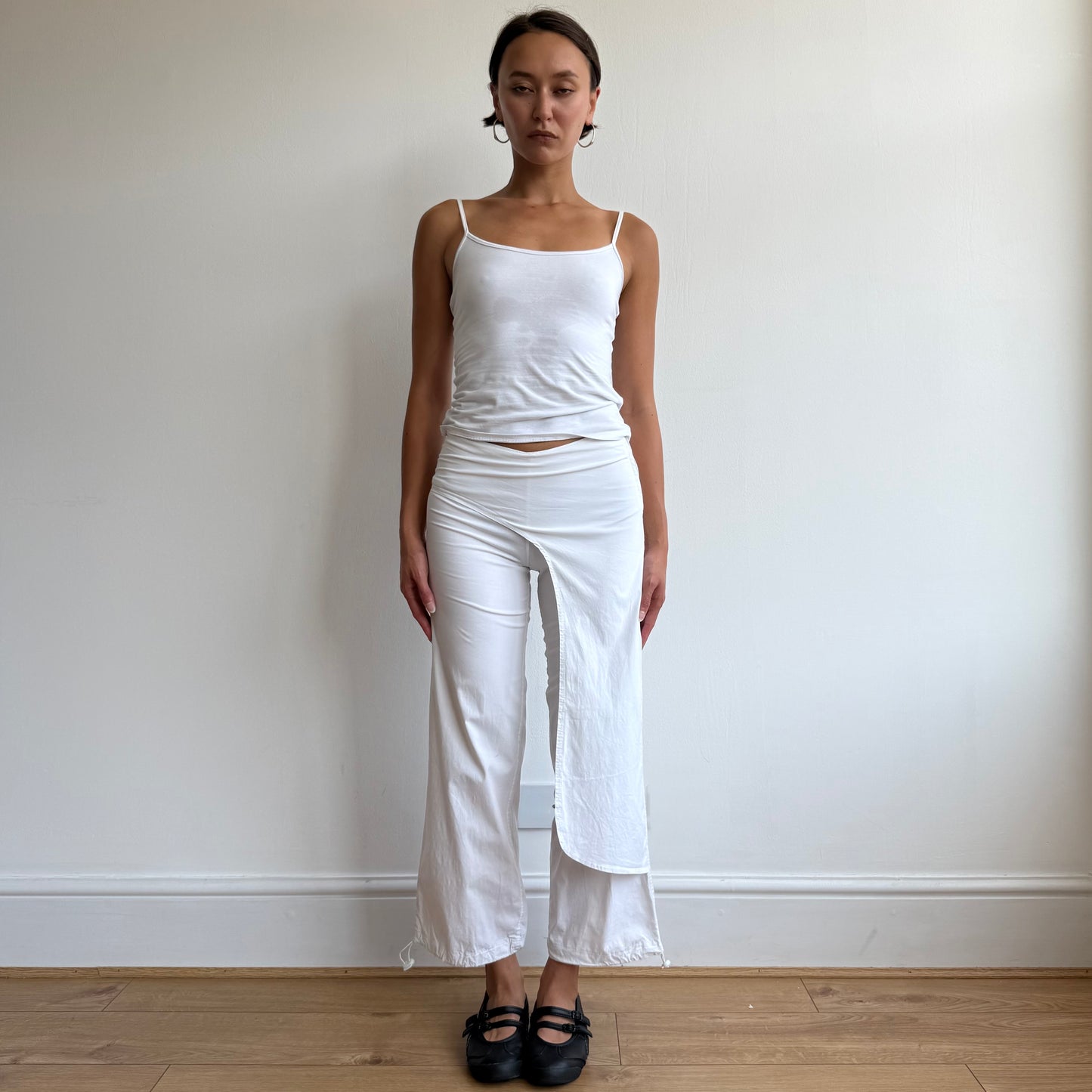 White wrap front toggle capris - Size XS
