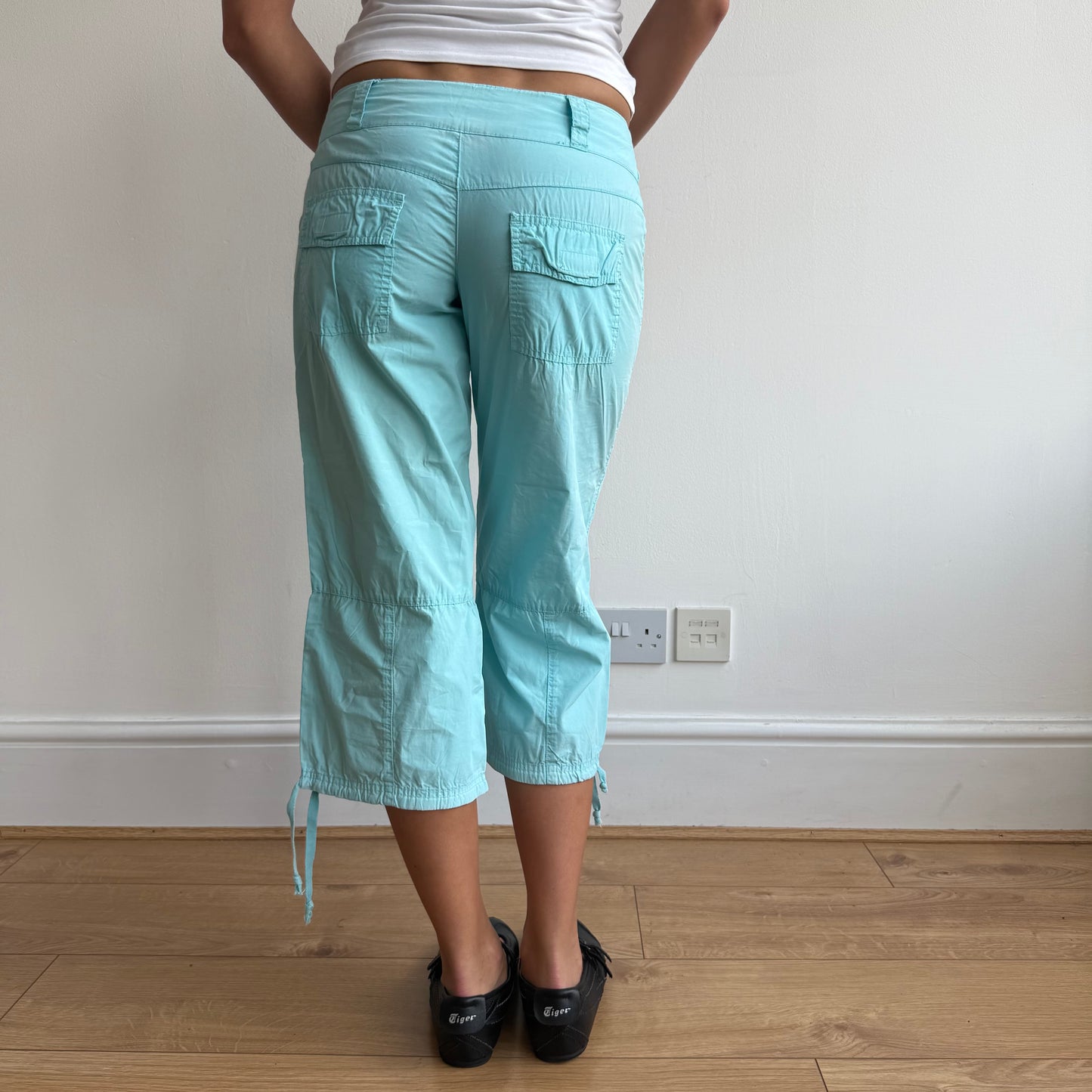 Turquoise drawstring capris - Size S