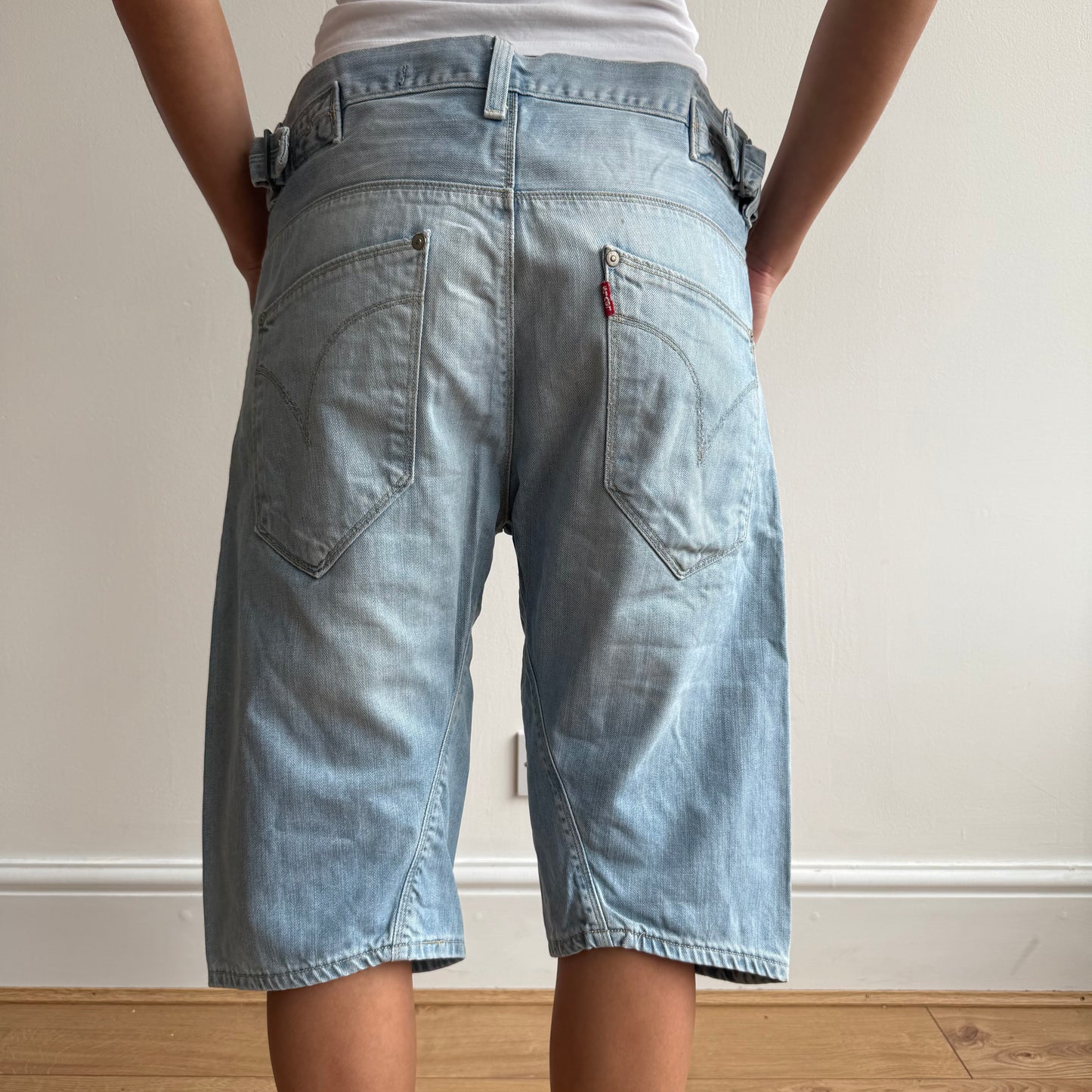 Levi’s Engineered cinch jorts - Size M