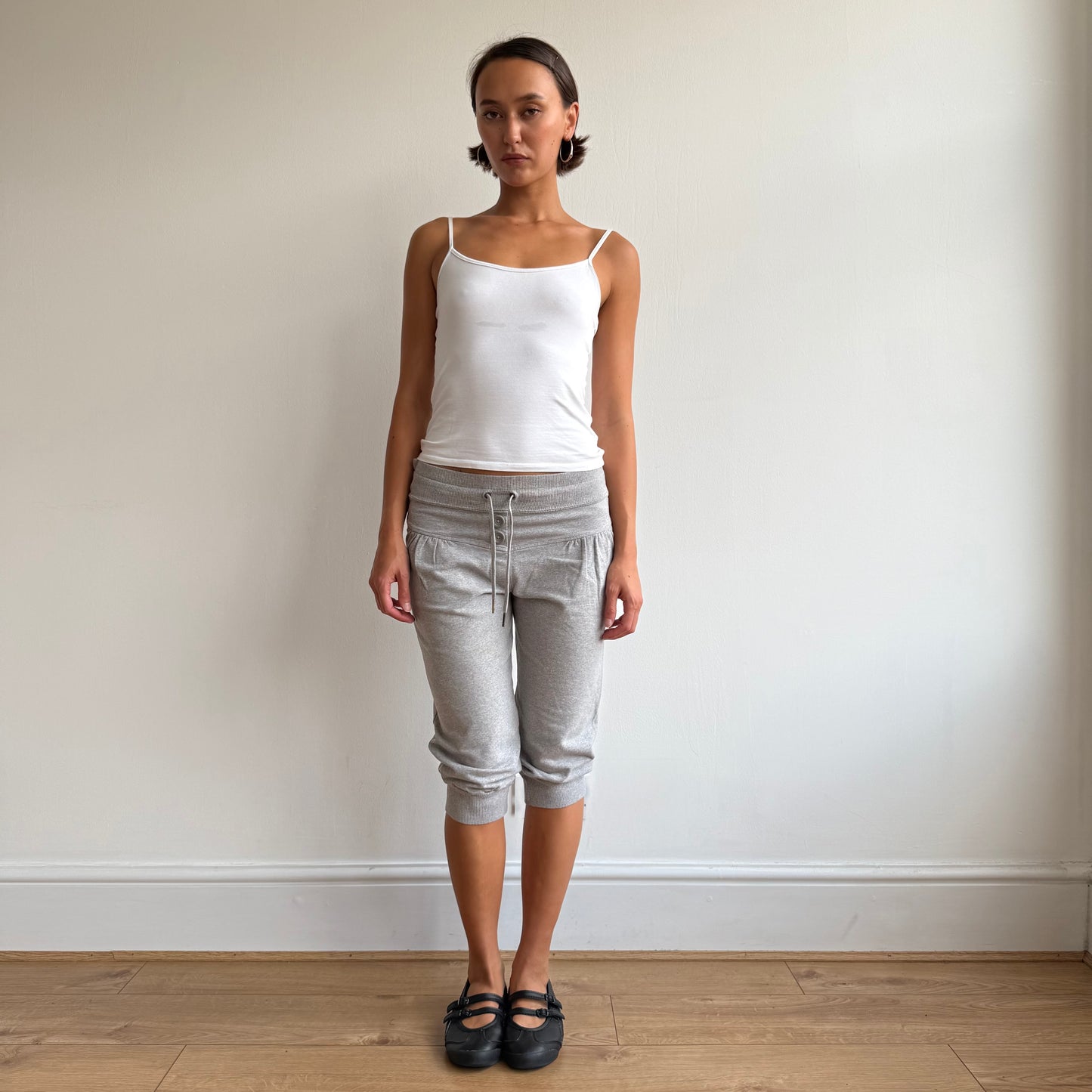Grey button baloon capris - Size M