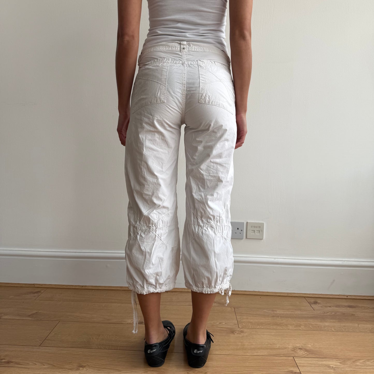 White cargo pocket capris - Size XS