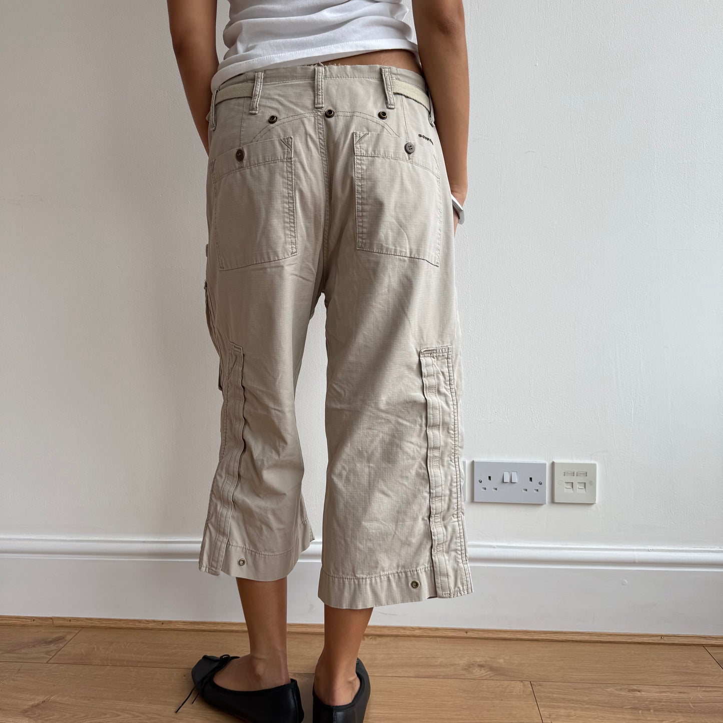 Beige cargo toggle capris - Size M