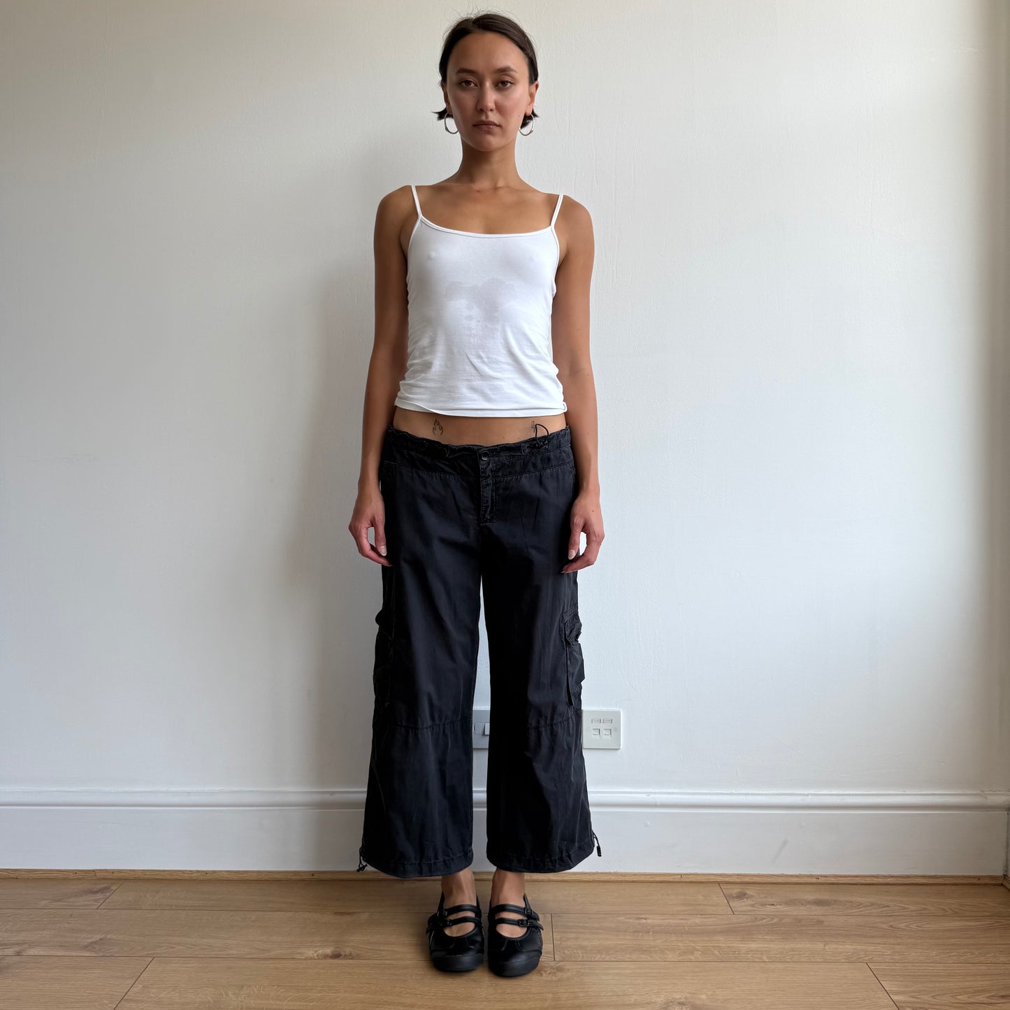 Black toggle cargo capris - Size S/M