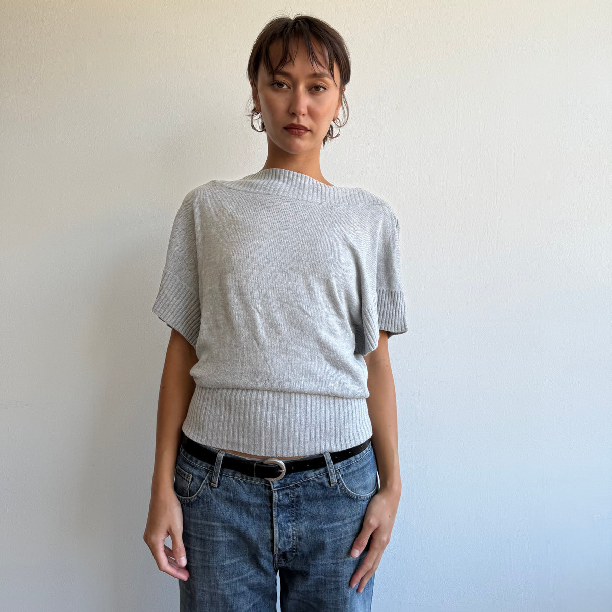 Grey slouchy short sleeve knit - Size M