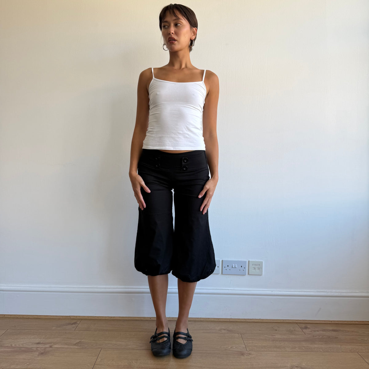 Black button bubble capris - Size S
