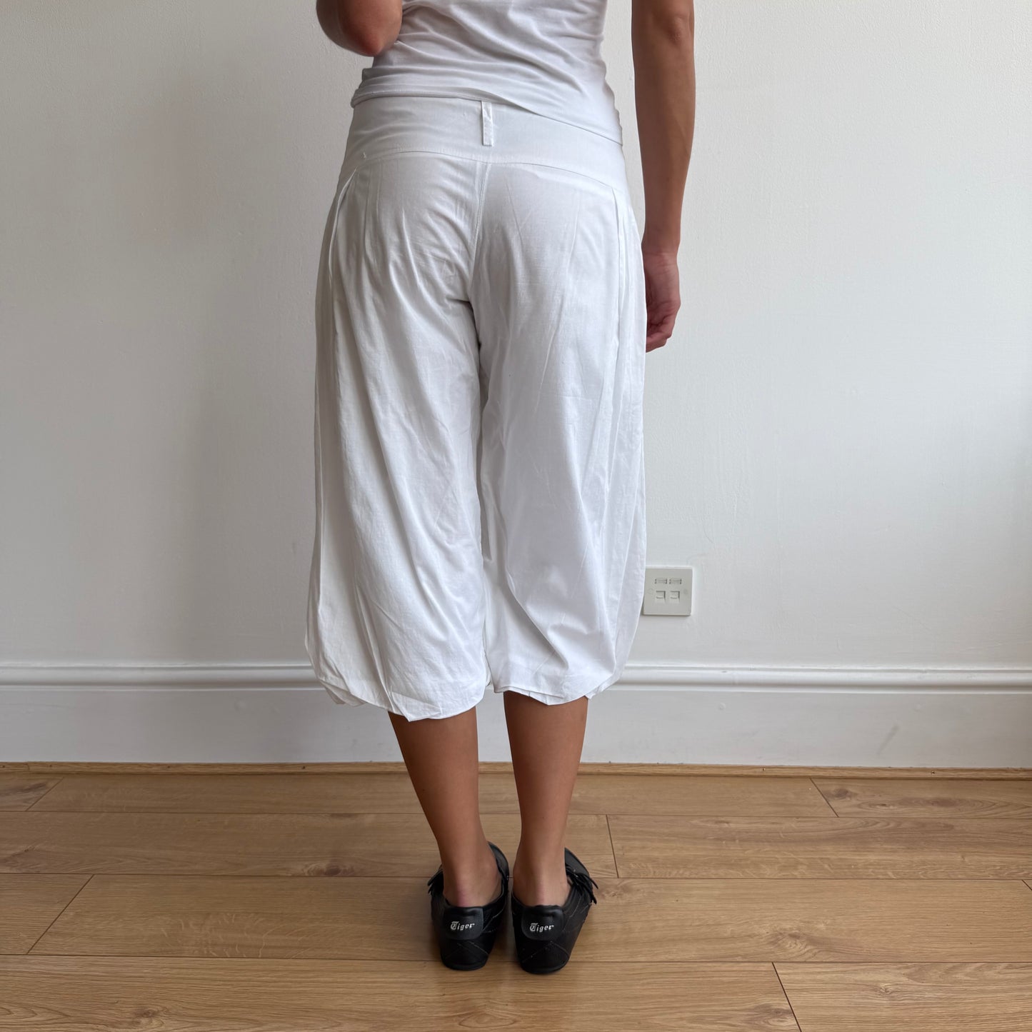 White harem bubble capris - Size S