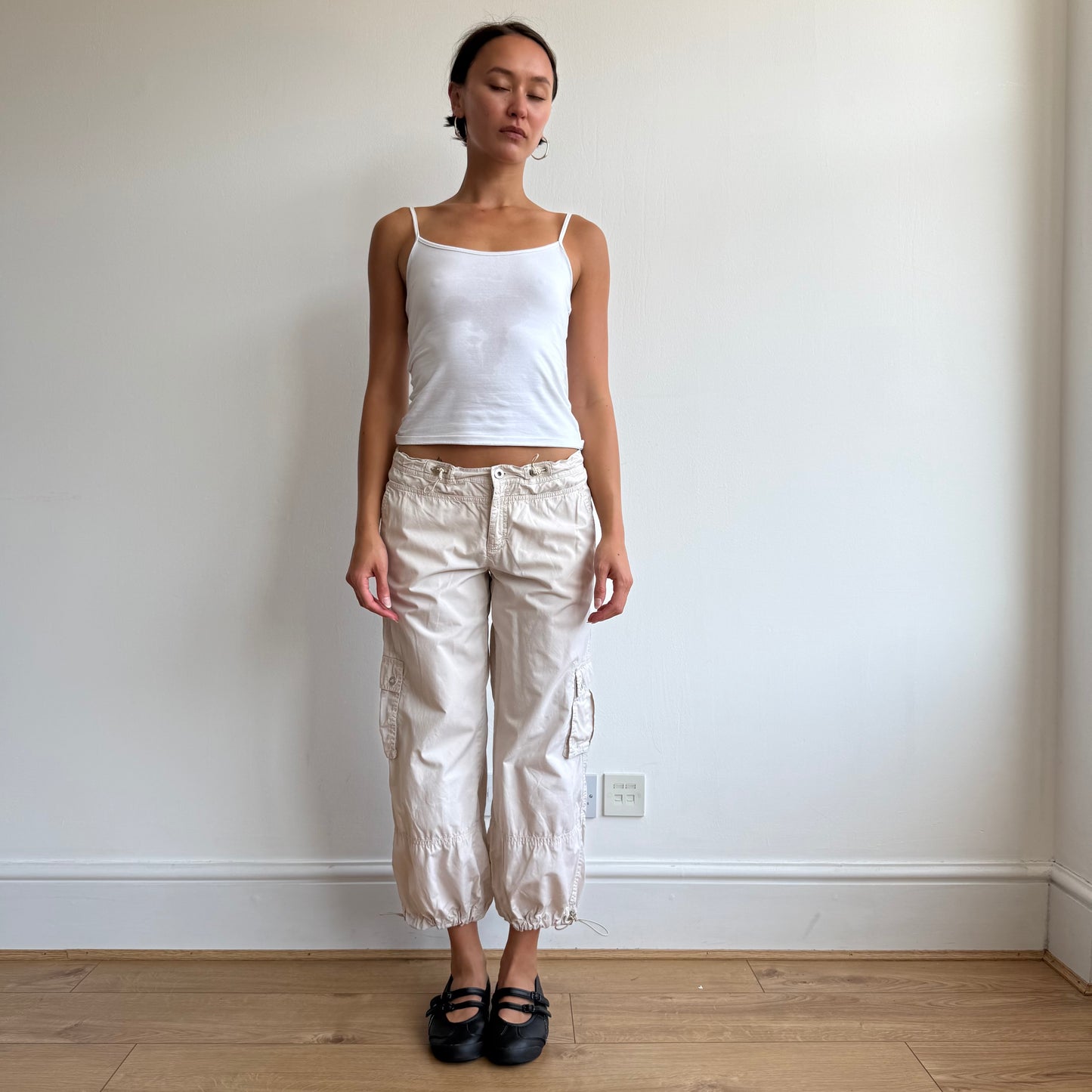 Beige toggle cargo pocket capris - Size S