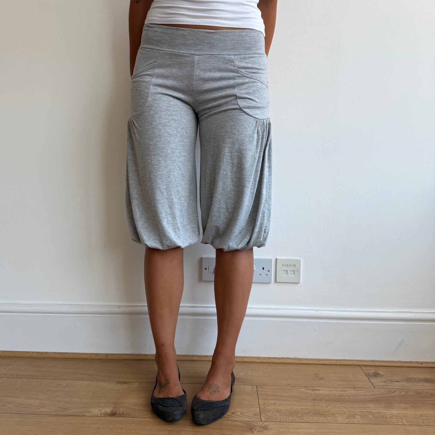 Grey bubble pocket capris - Size S