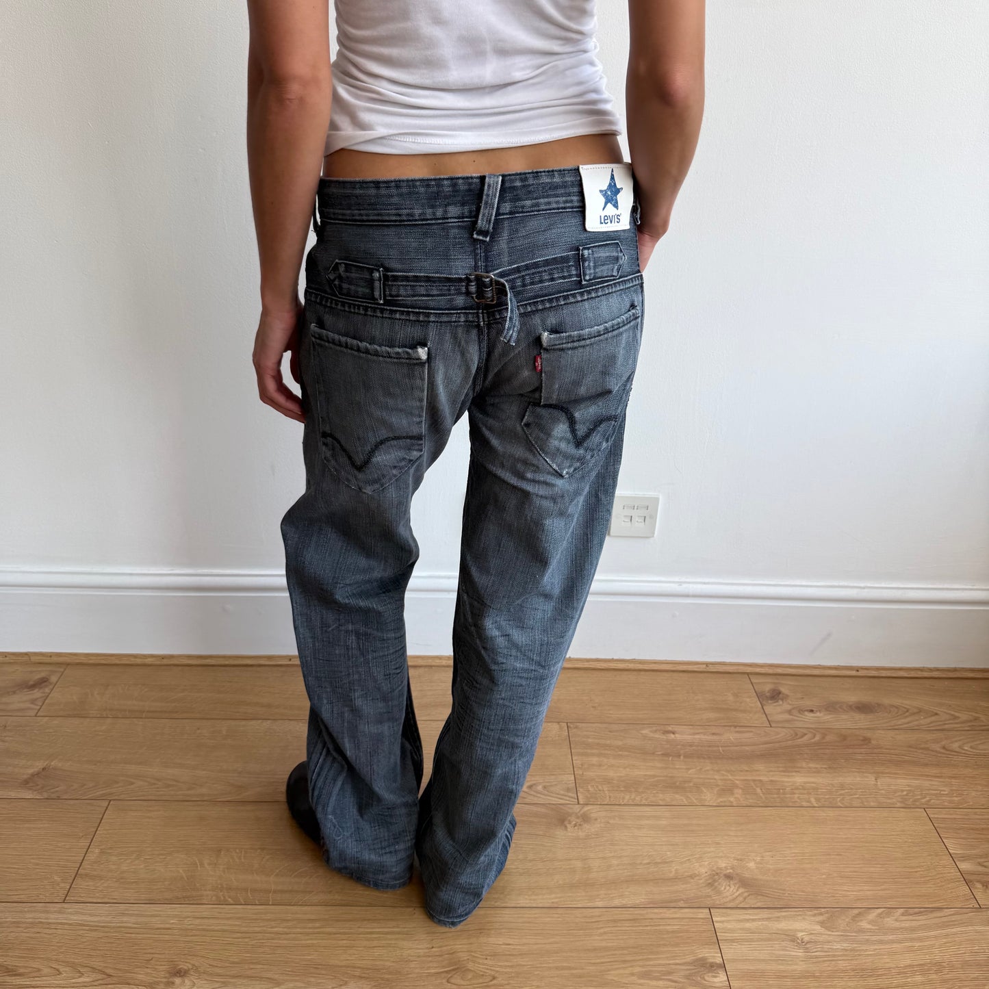 Levi’s star cinch back jeans - Size 32x32
