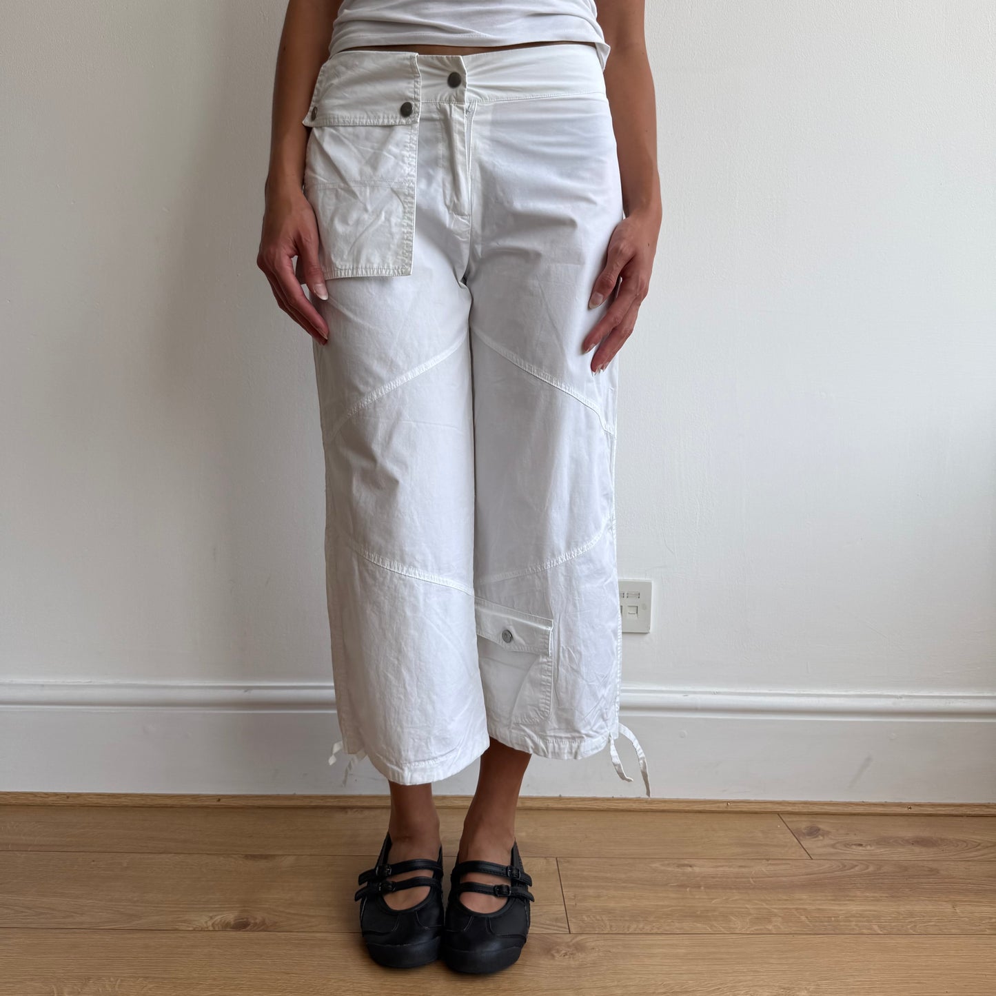 White pocket front cargo capris - Size XS/S