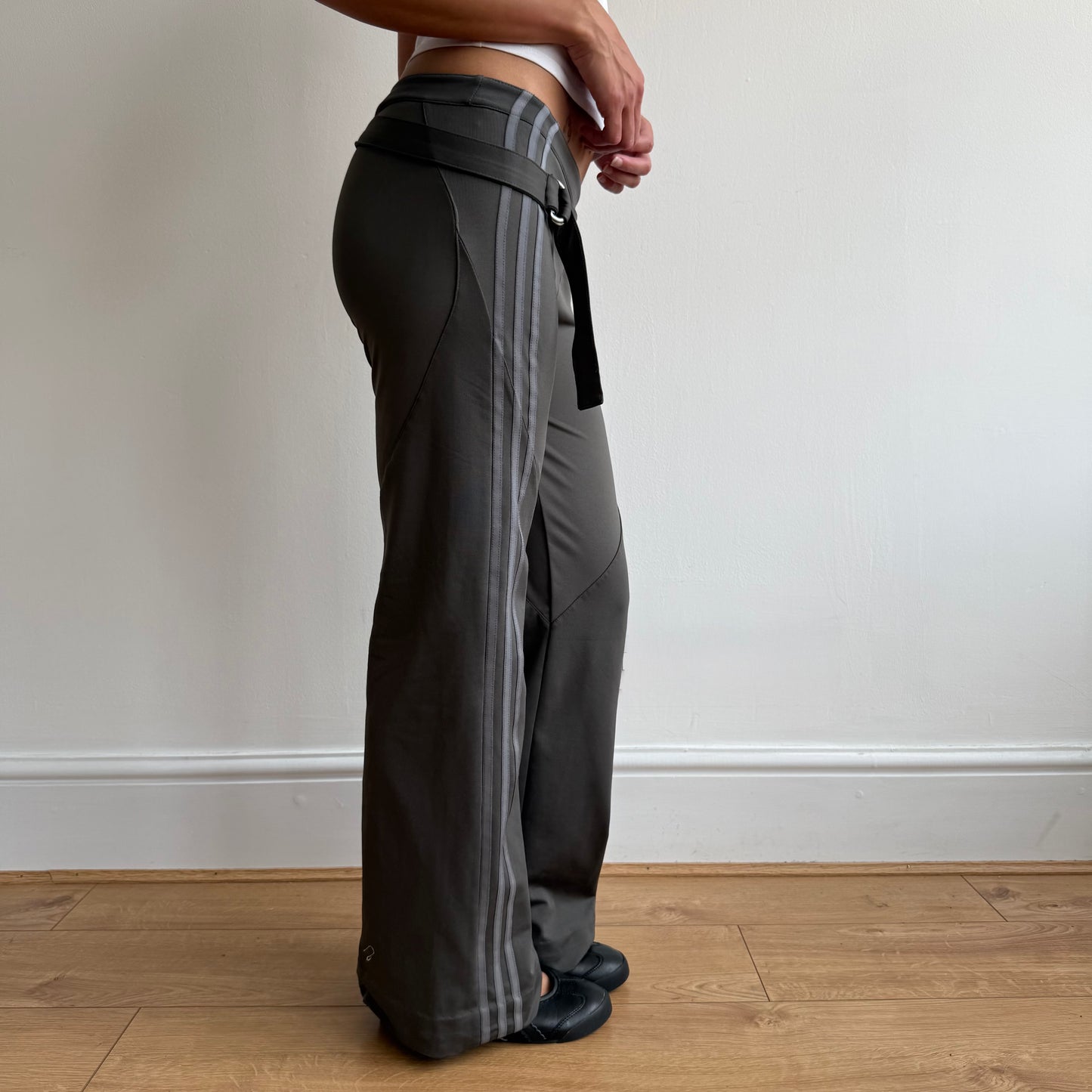 Khaki belt Adidas yoga pants - Size S-M