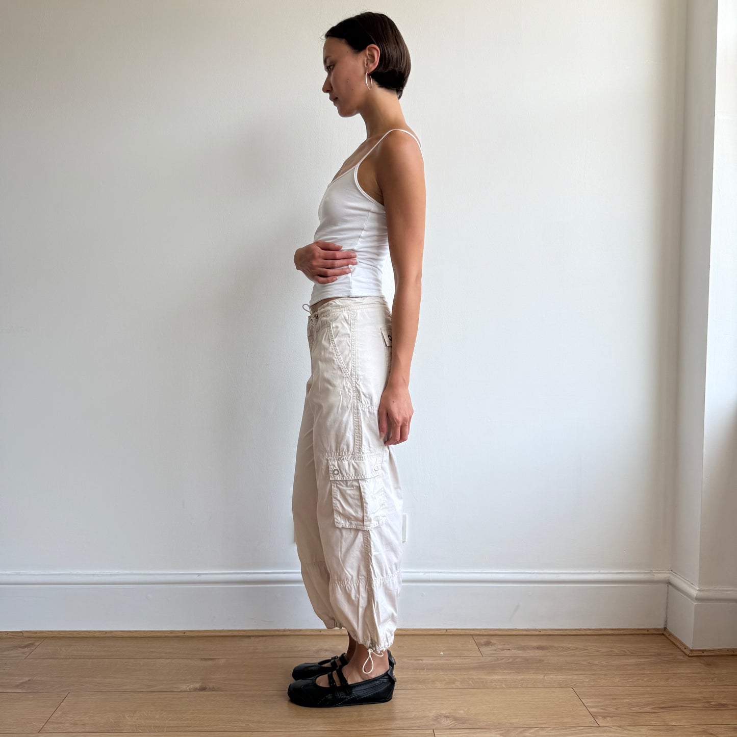 Beige toggle cargo pocket capris - Size S