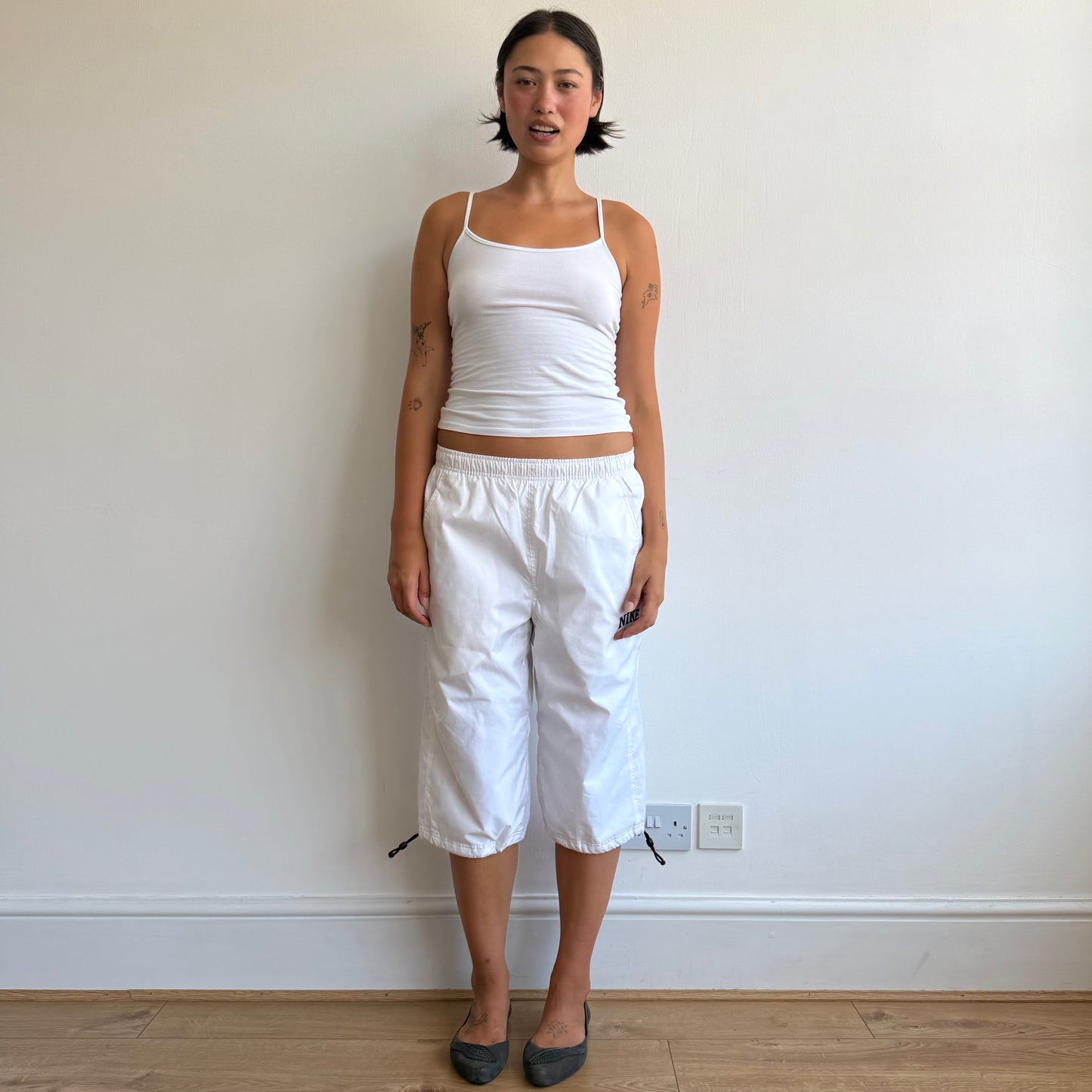 White Nike cargo capris - Size S