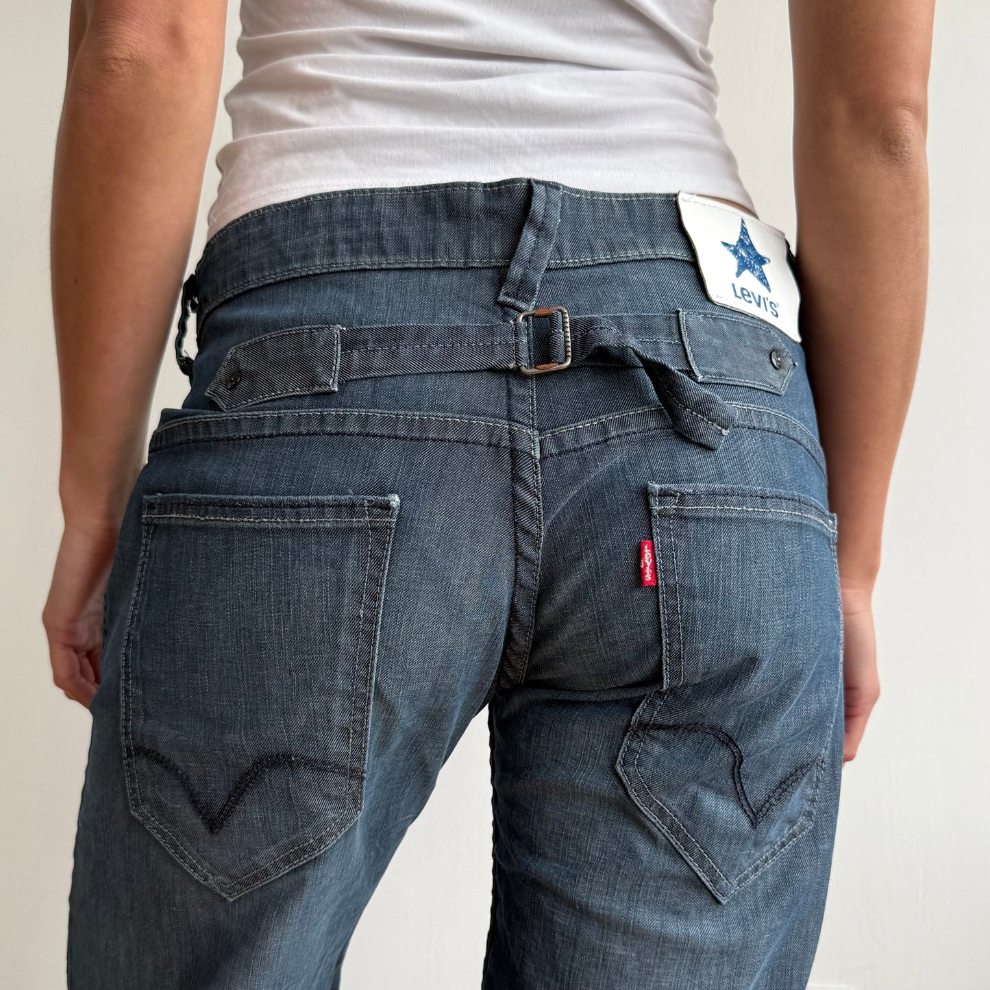 Levi’s star cinch back jeans - Size 30x34