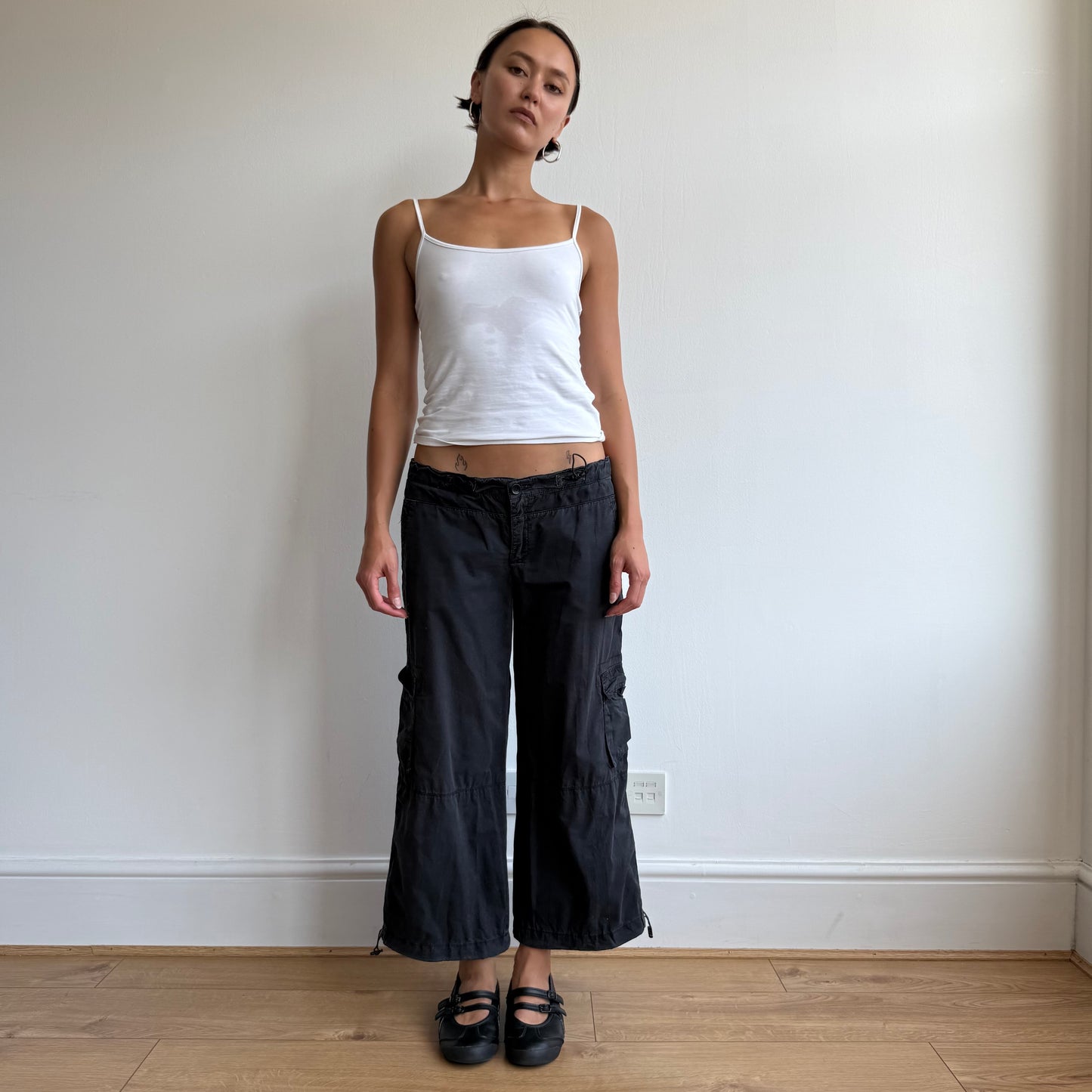 Black toggle cargo capris - Size S/M