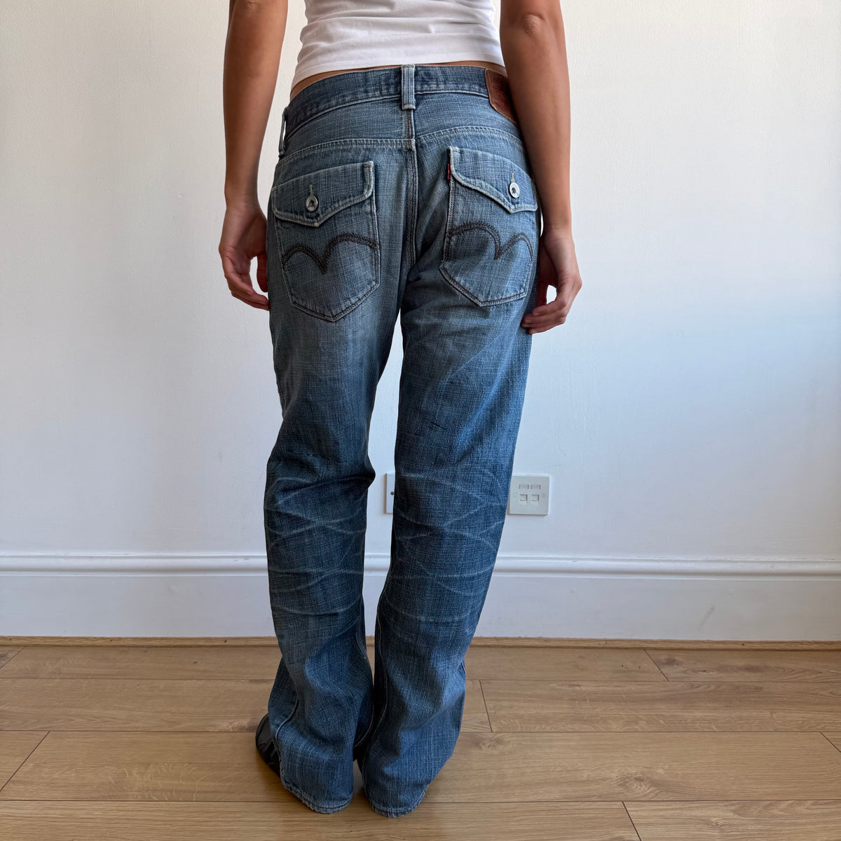Levi’s ripped knee jeans - Size 33x32