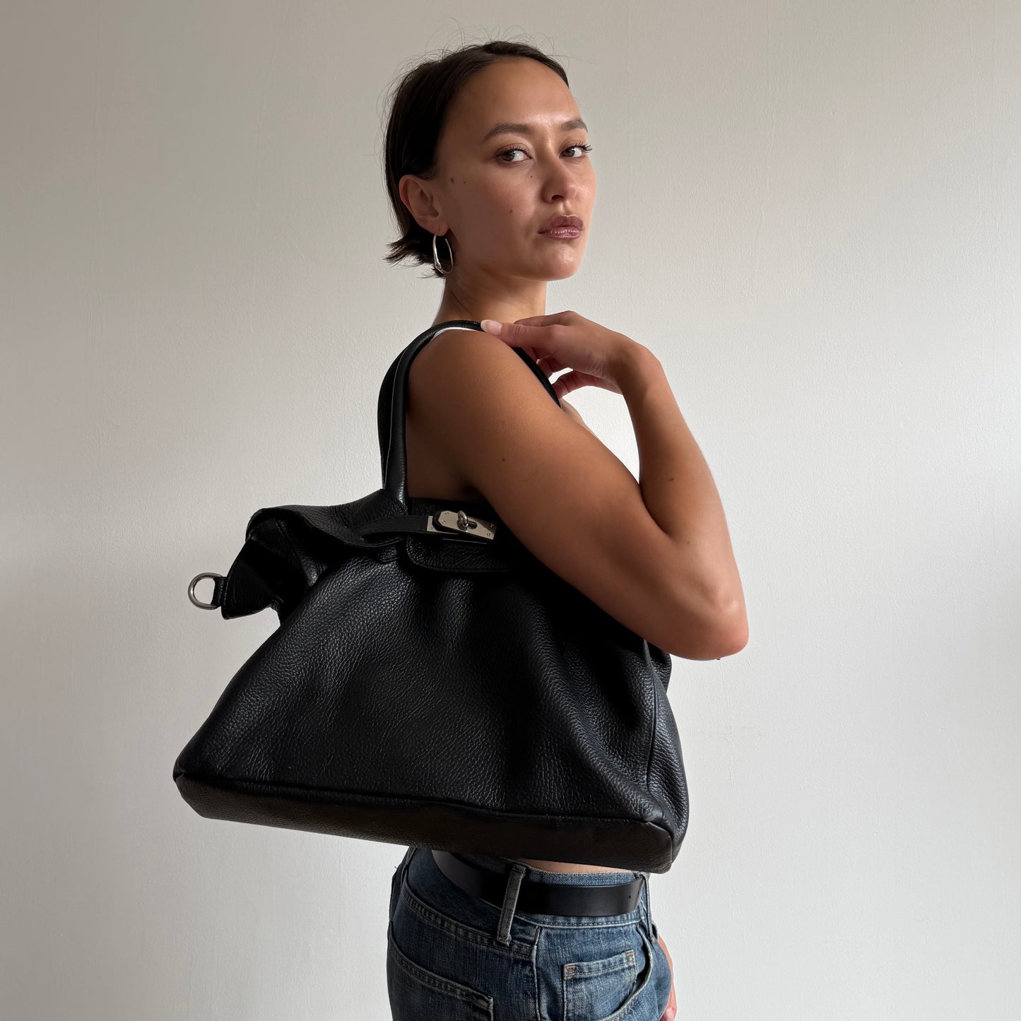 Black leather ‘firkin’ bag - One Size