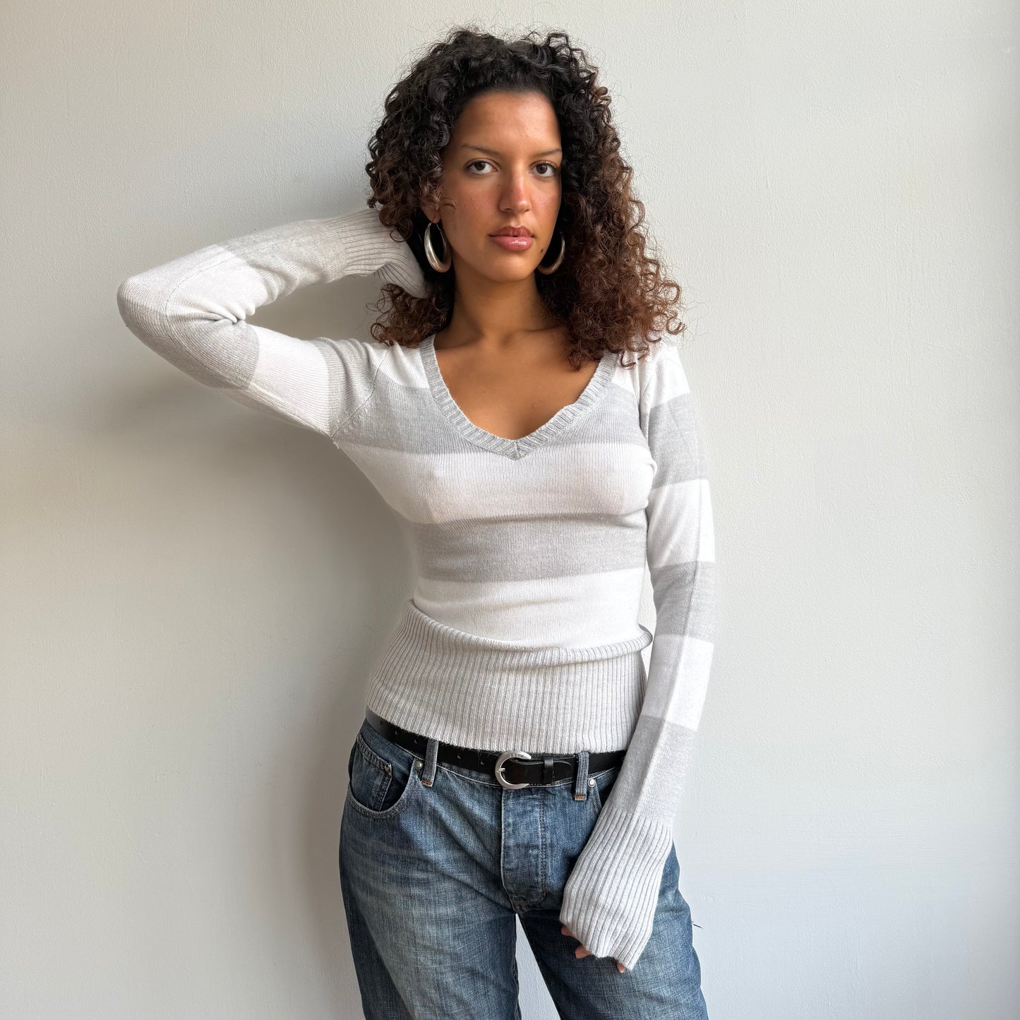 Grey + white v neck knit - Size S/M