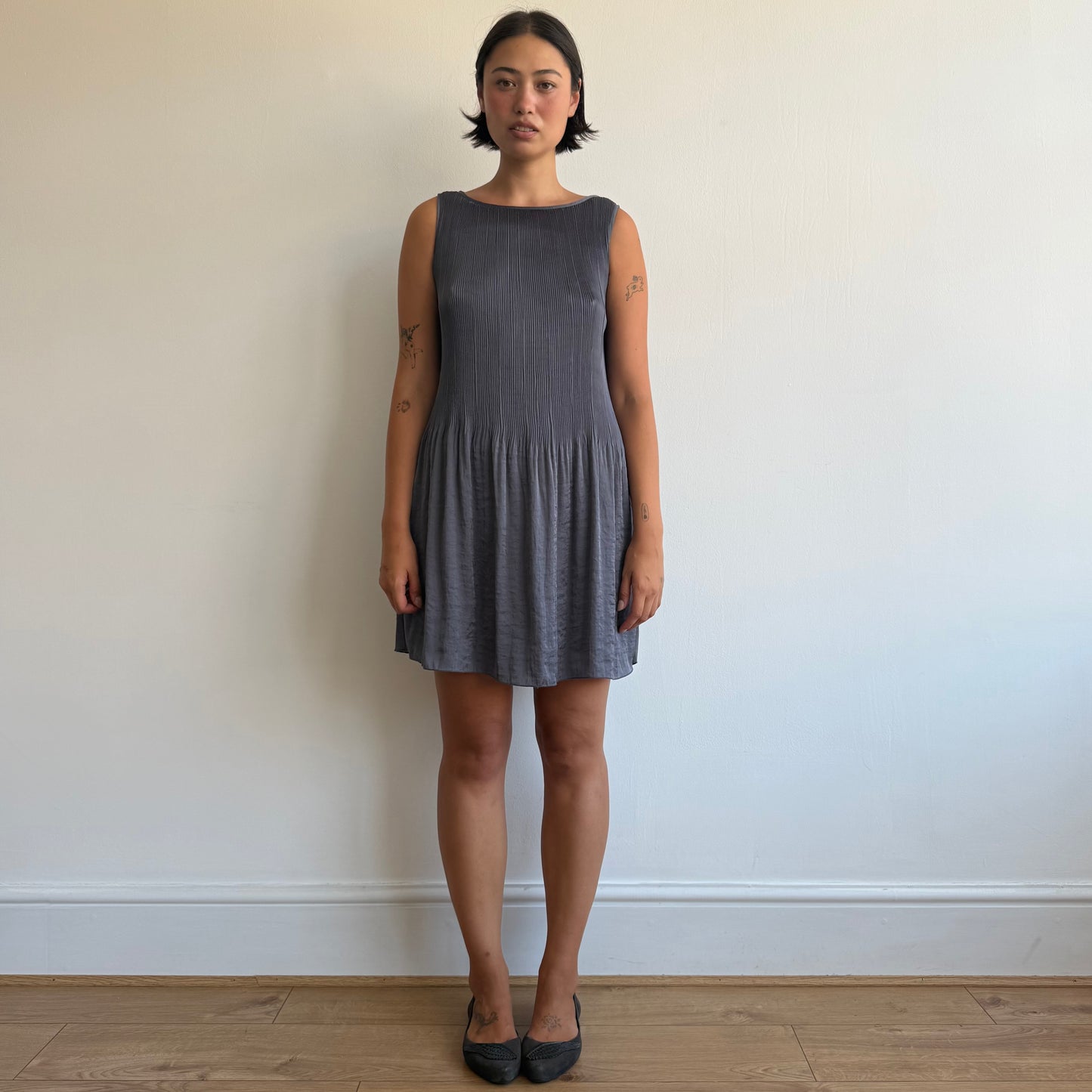 Grey pleated swing dress - Size M