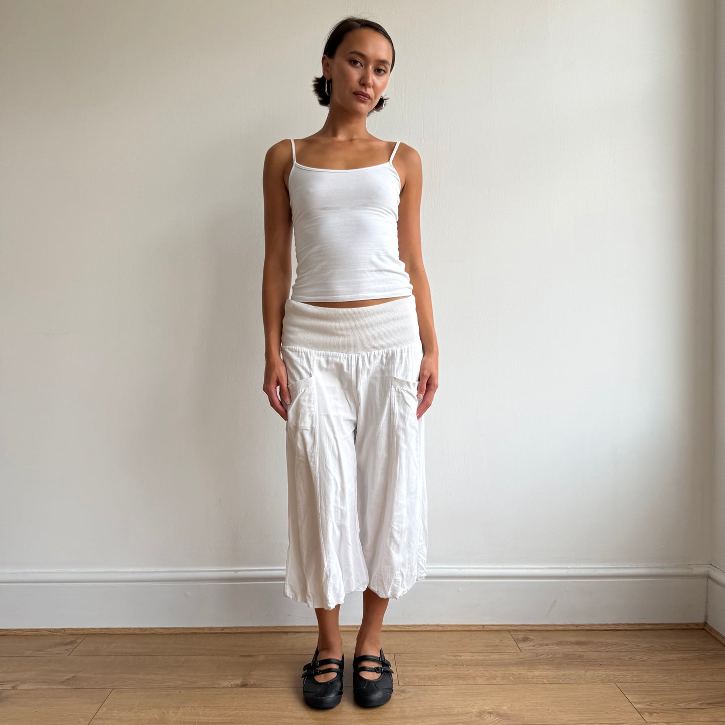 White balloon pocket capris - Size M