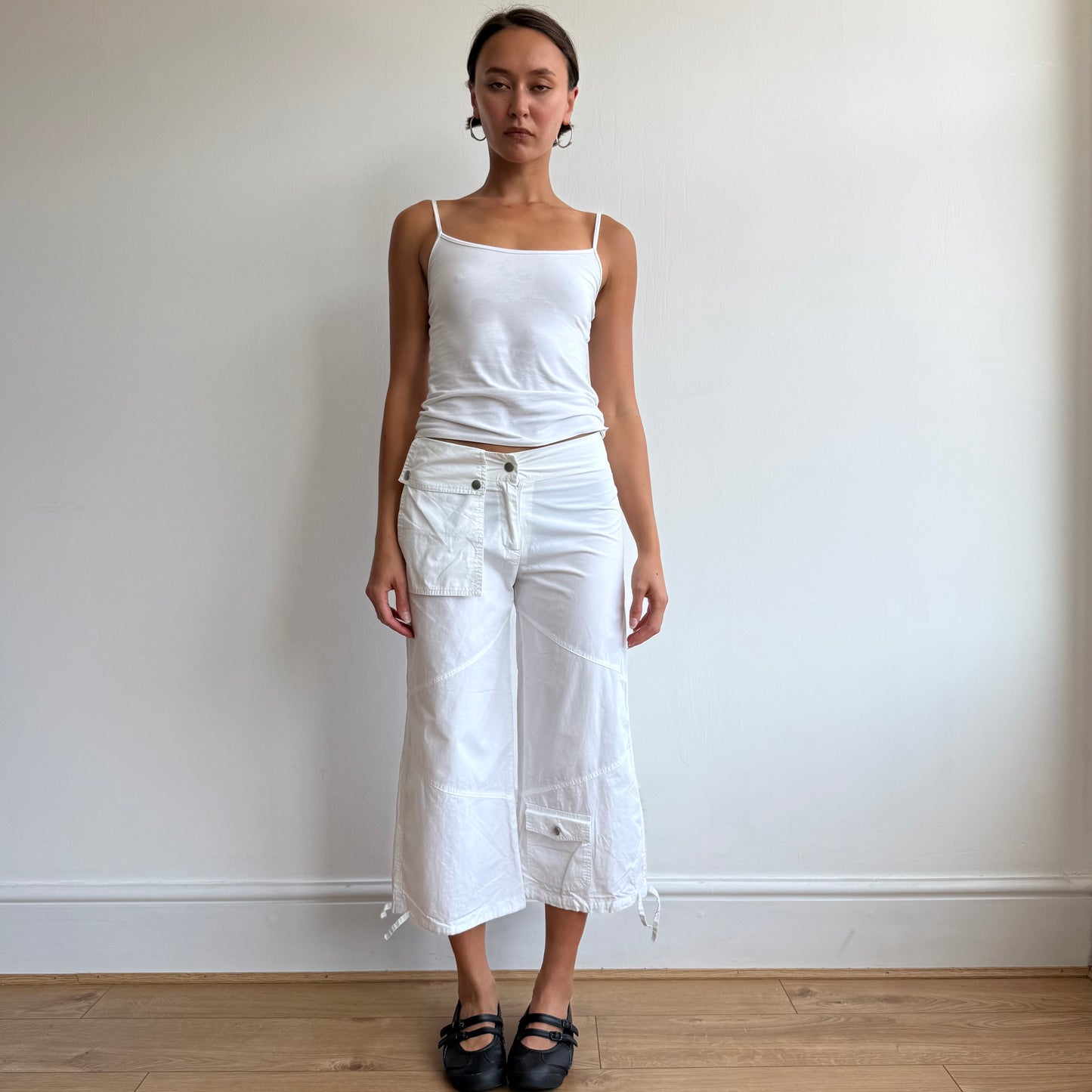 White pocket front cargo capris - Size XS/S