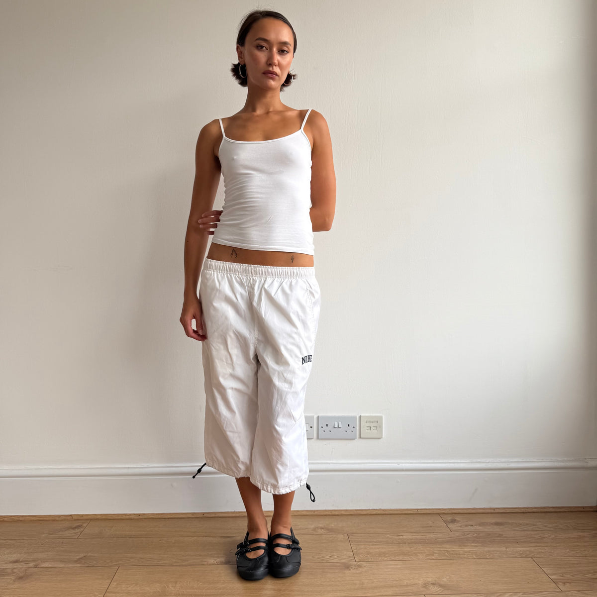 White Nike cargo capris - Size S-M