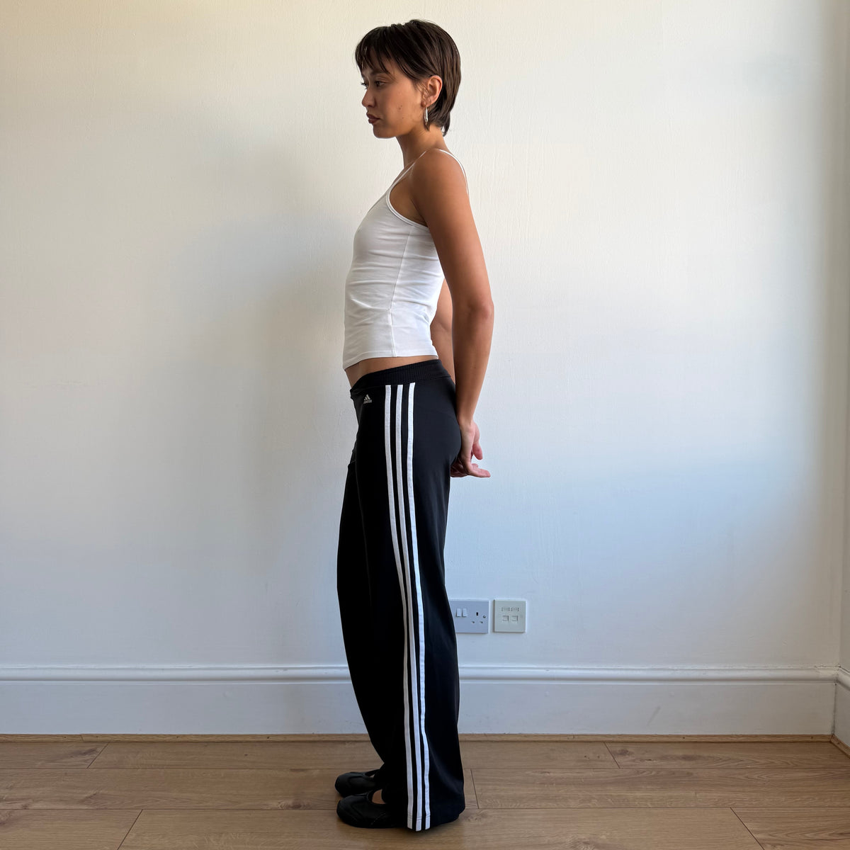 Black v-waist Adidas yoga pants - Size S