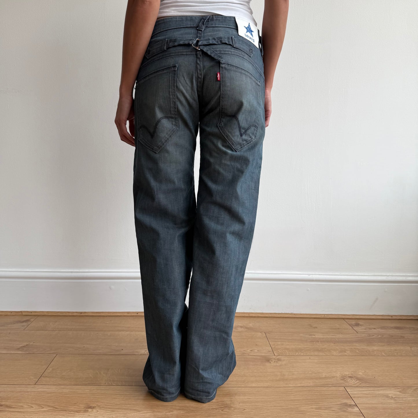 Levi’s cinch back star jeans - Size 30x32