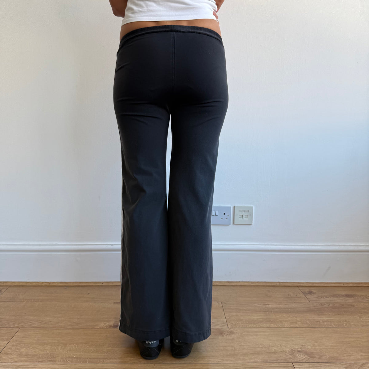 Black o-ring Adidas flared yoga pants - Size XS