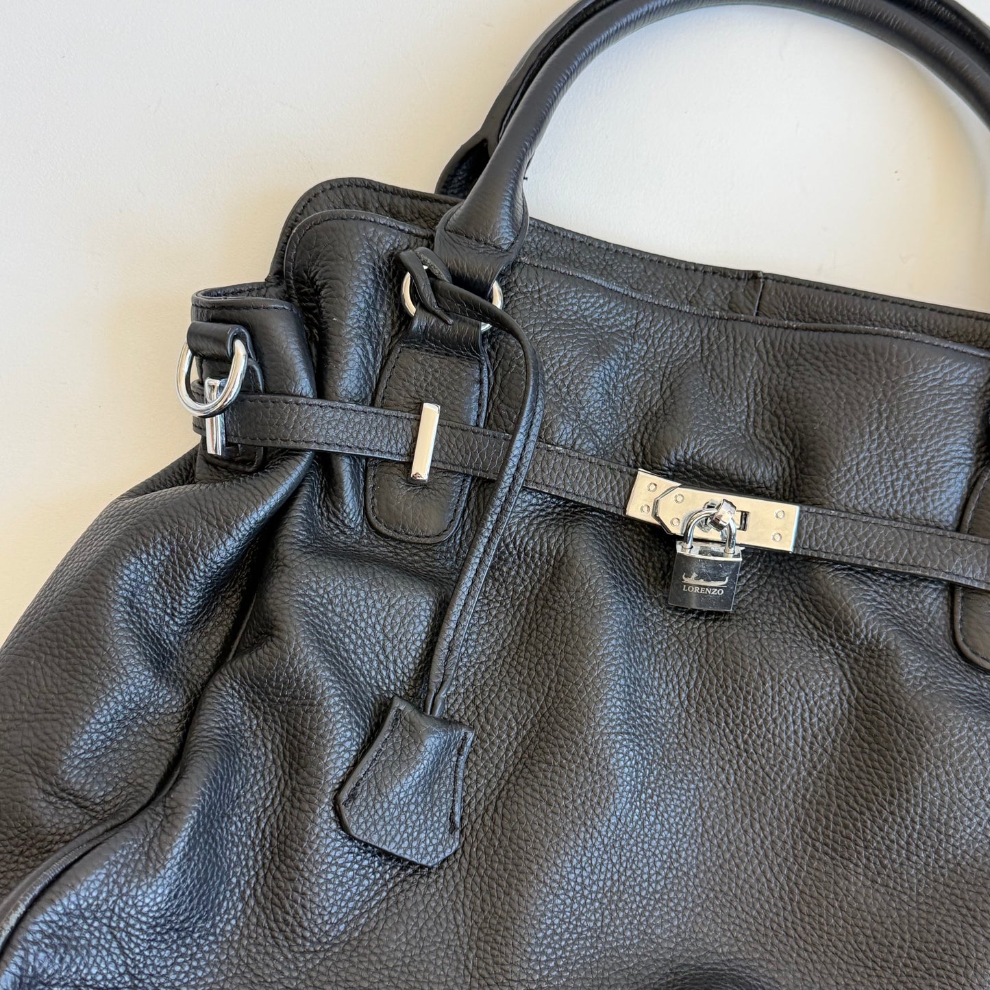 Black leather ‘firkin’ locket bag - One Size
