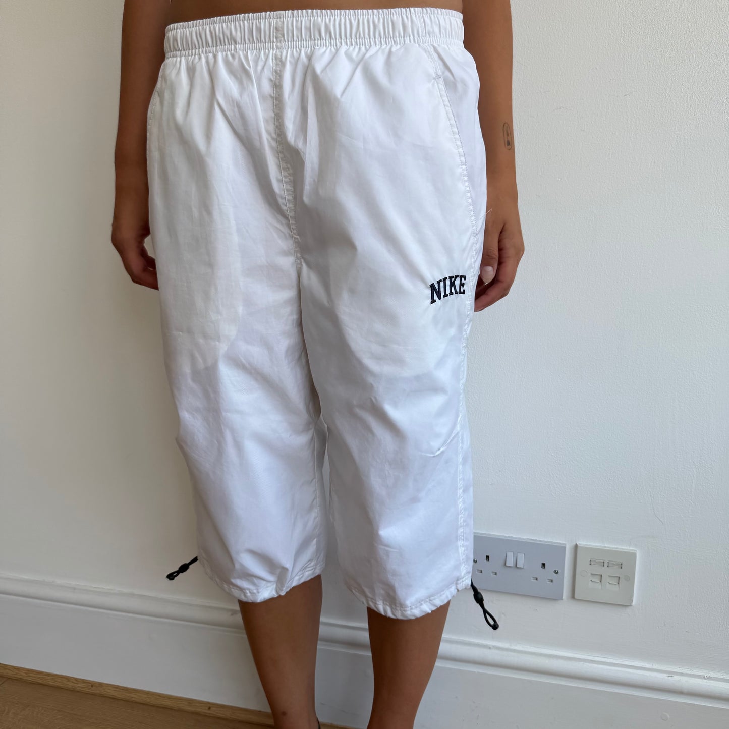 White Nike cargo capris - Size S
