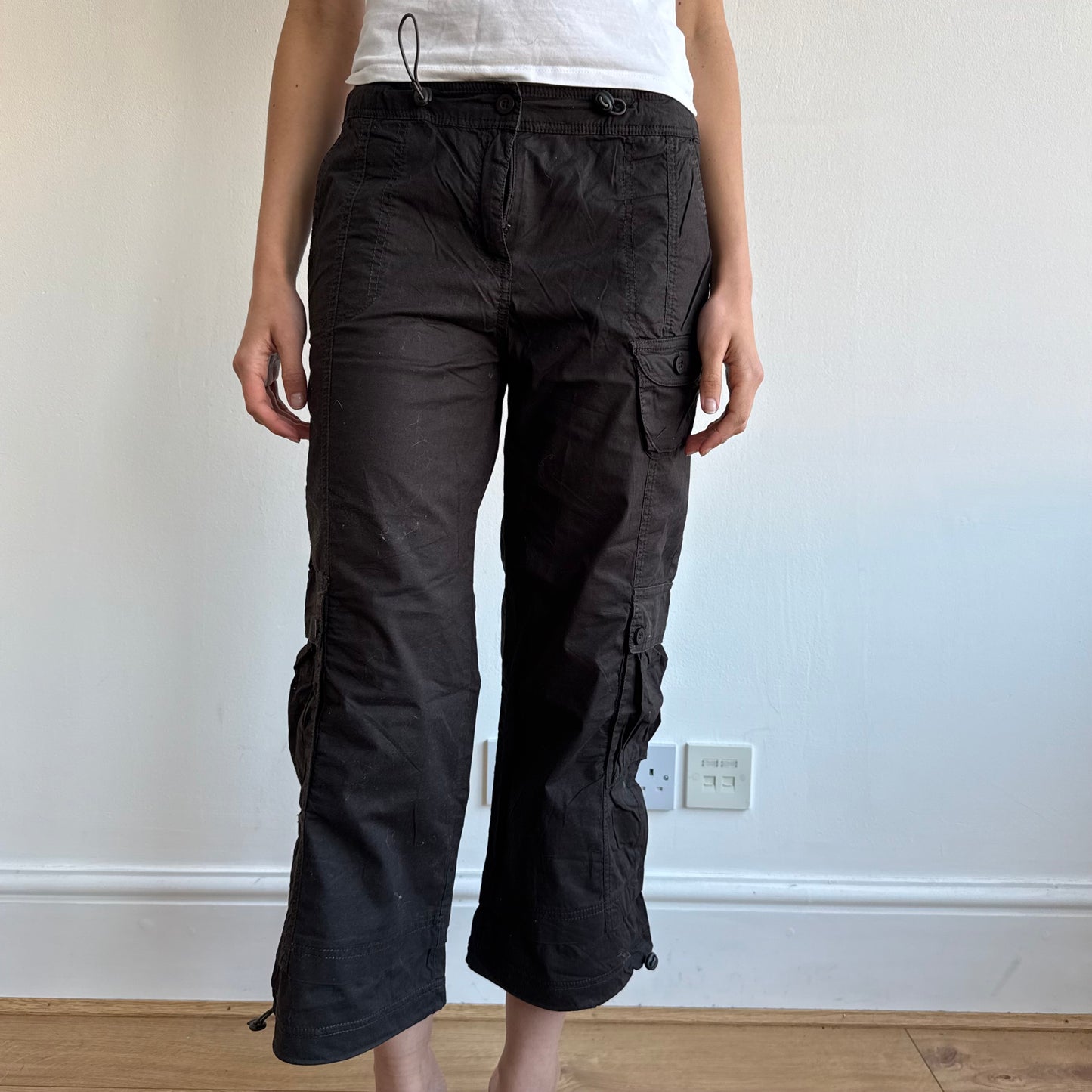 Brown cargo toggle capris - Size S