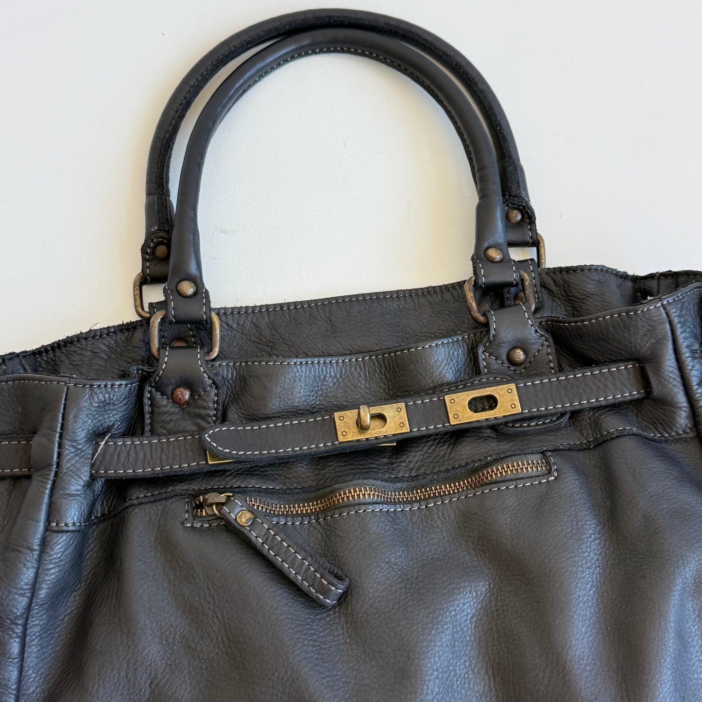 Black leather ‘firkin’ bag - One Size