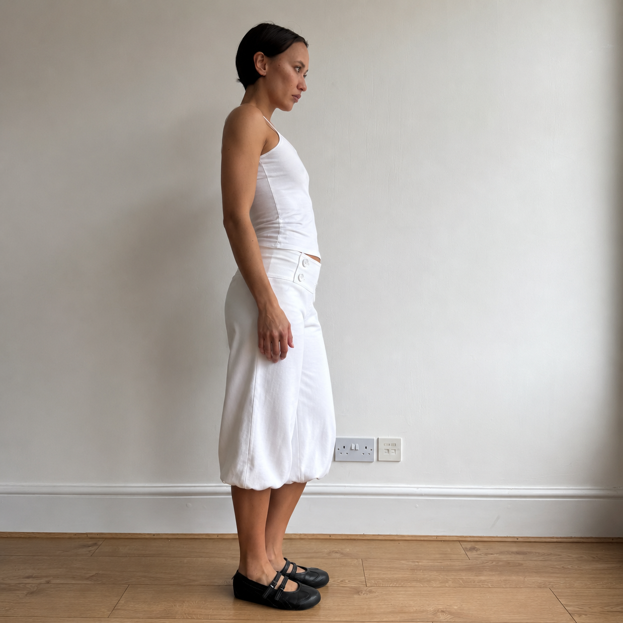 White button bubble hem capris - Size S