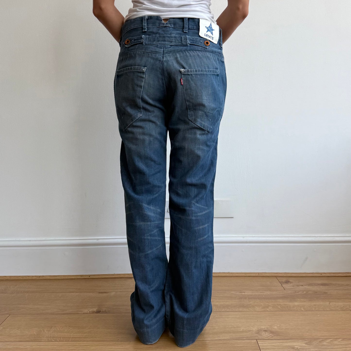 Blue Levi’s star button back jeans - Size 30x32