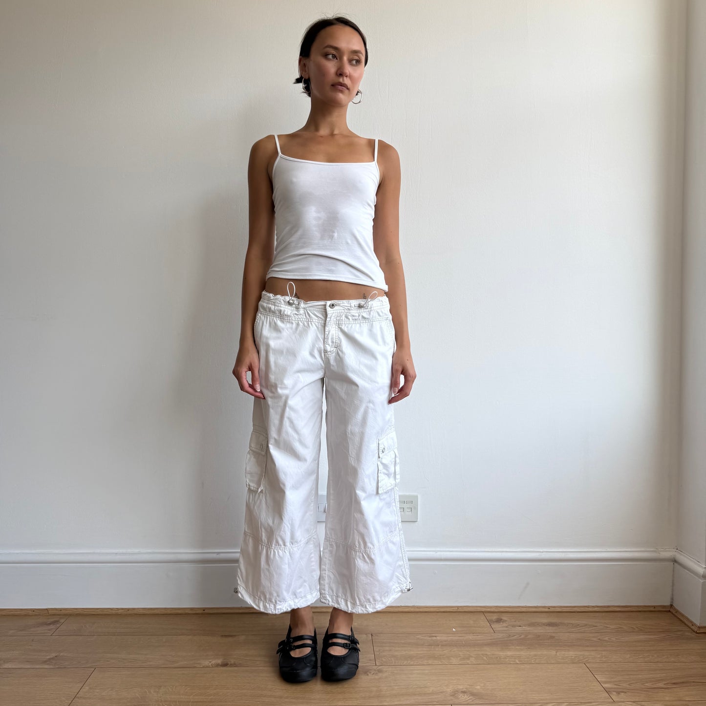 White toggle cargo pocket capris - Size S