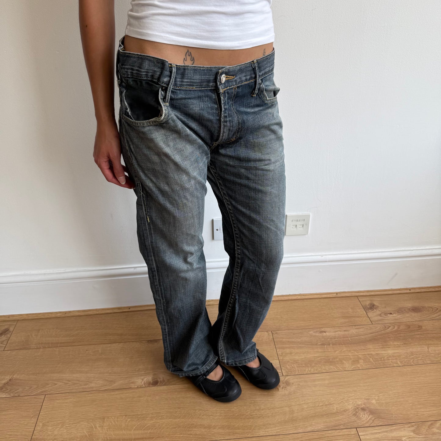 Levi’s mid wash star jeans - Size 33x34